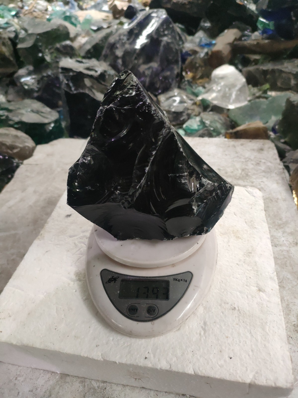 1.39kg(141) Special Colour Black Translucent Green natural rough Andara Crystal