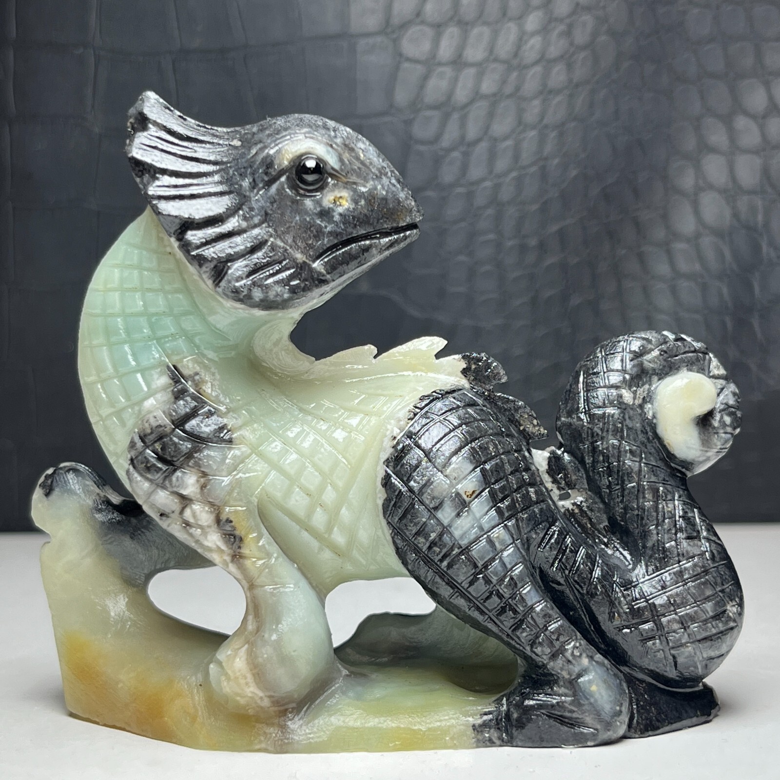 Natural Crystal Mineral Specimen.Amazon Stone.Hand-carved Chameleon.Statue.FW