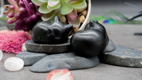 Obsidian Crystal Sleeping Cat Carving Stone Healing Protection Pet Trinket Decor