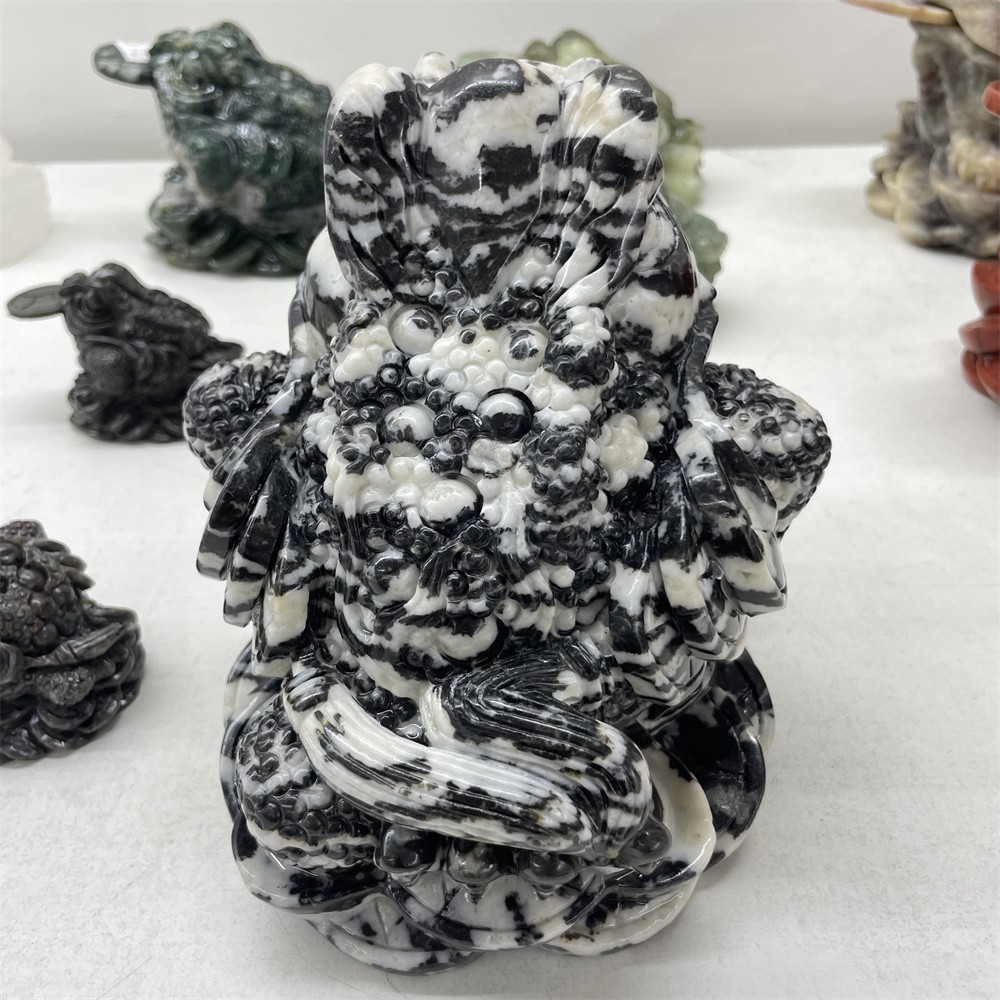 7.7LB 6.3″A+Natural Black And White Jasper Money Toad Crystal Hand Carved Statue