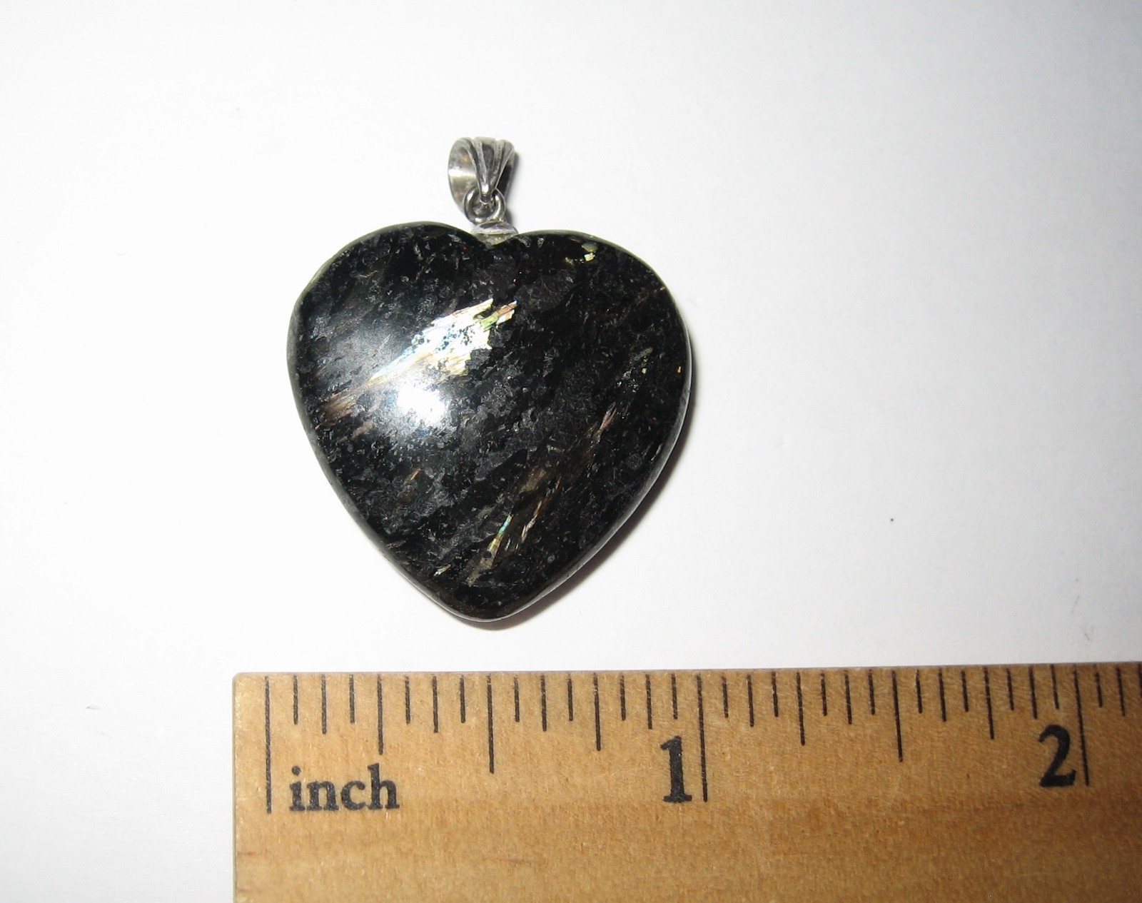 25mm RARE! POLISHED NATURAL AUTHENTIC NUUMMITE STONE HEART PENDANT GREENLAND *1