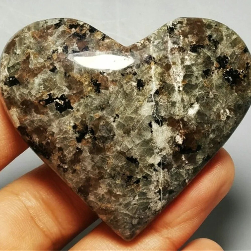 Natural Yooperlite Heart Tumbled Stone UV Light Glow Reactive Sodalite Gemstone