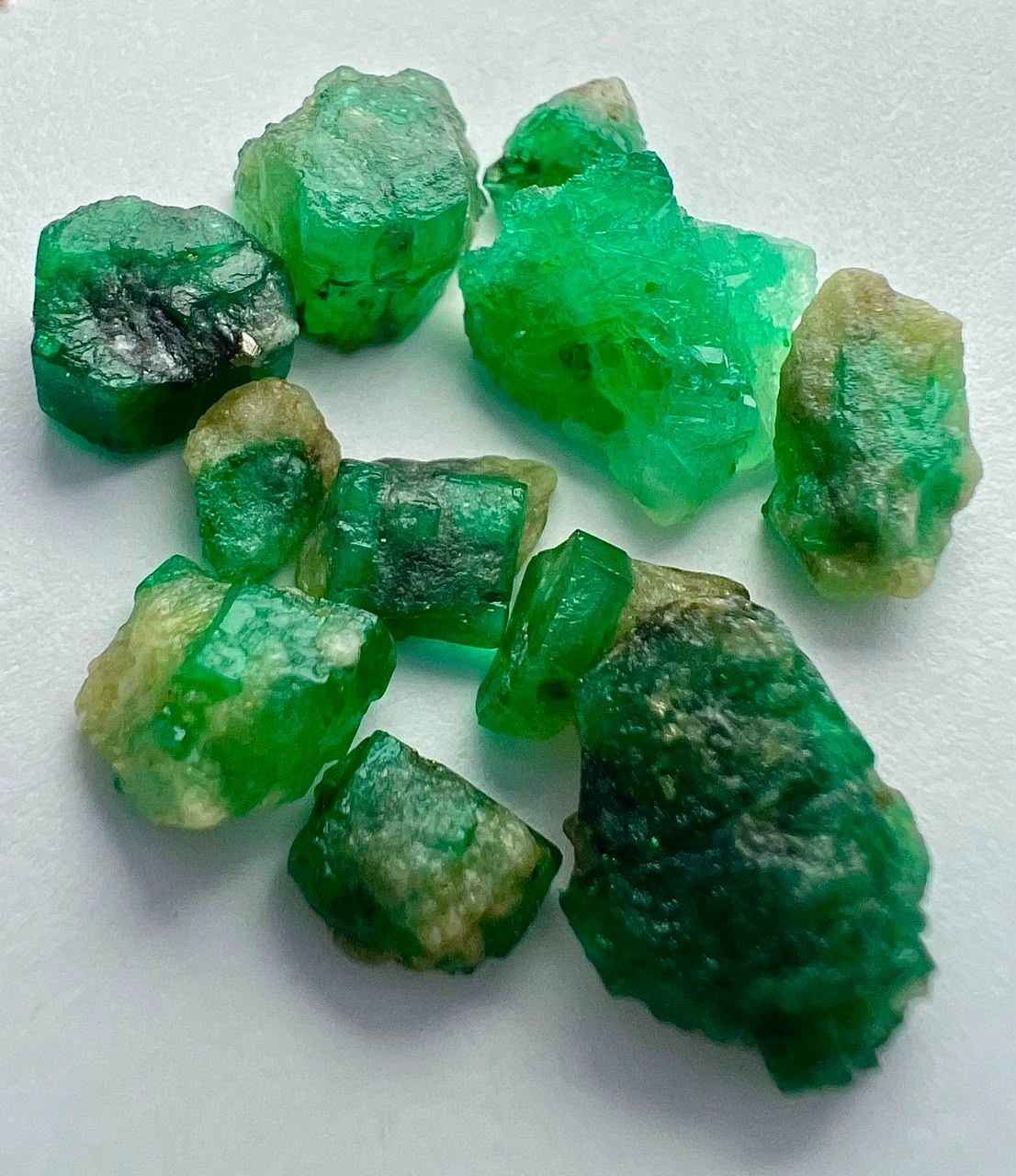 24 CT, lLott!! Natural Top Green Emerald Crystals 11 Peices From Swat Pakistan