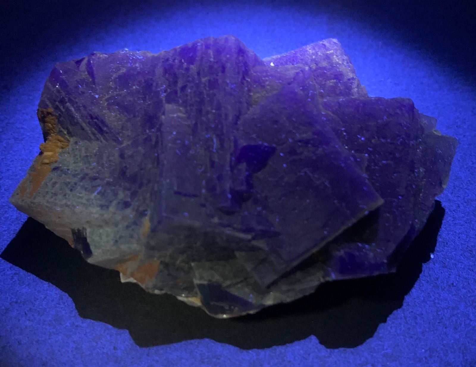 1.3LB NATURAL CUBIC UV REACTIVE FLUORITE CRYSTAL MINERAL SPECIMEN COLOR CHANGE.