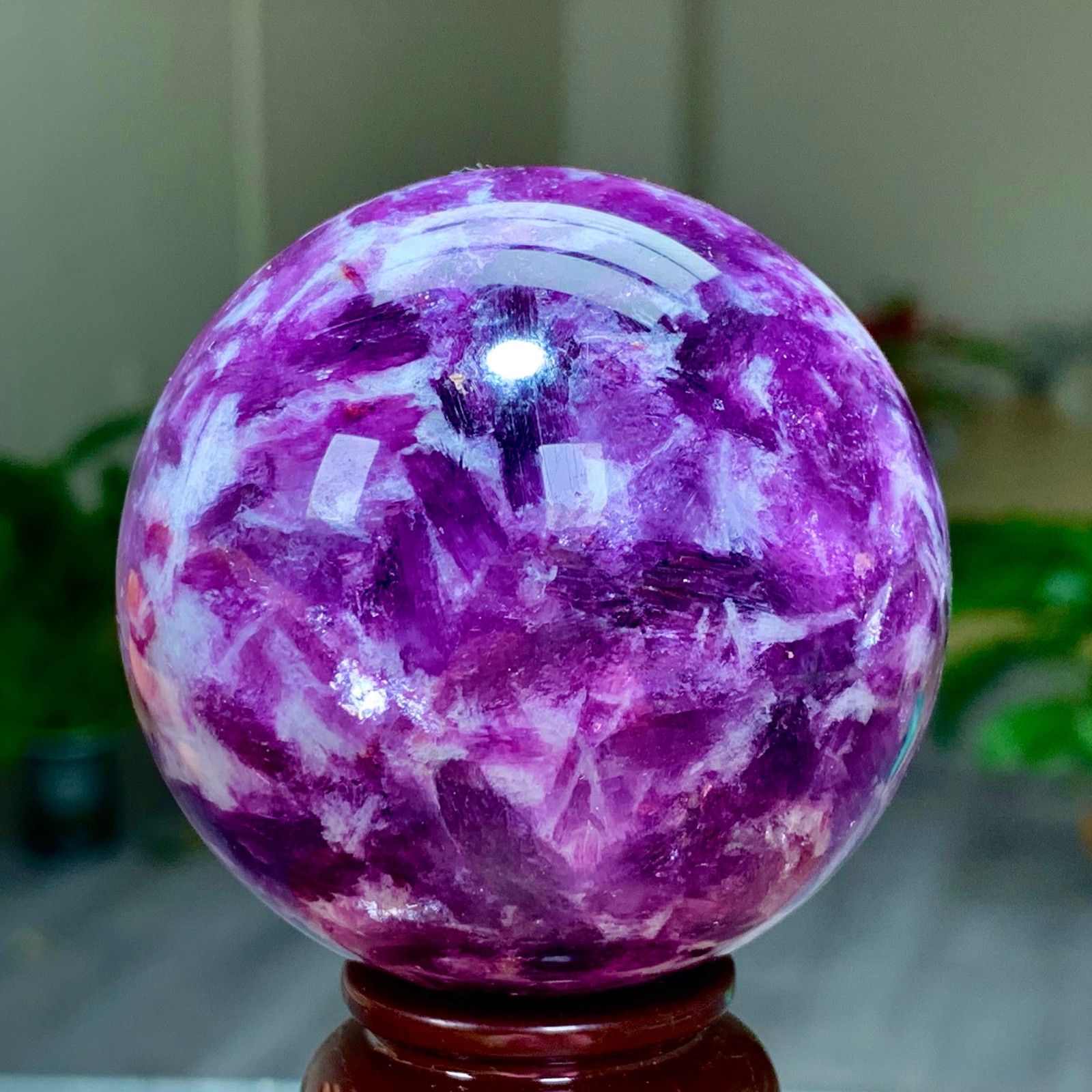 310G Natural Beautiful Purple Lithium Mica Crystal Spherical Mineral Sample
