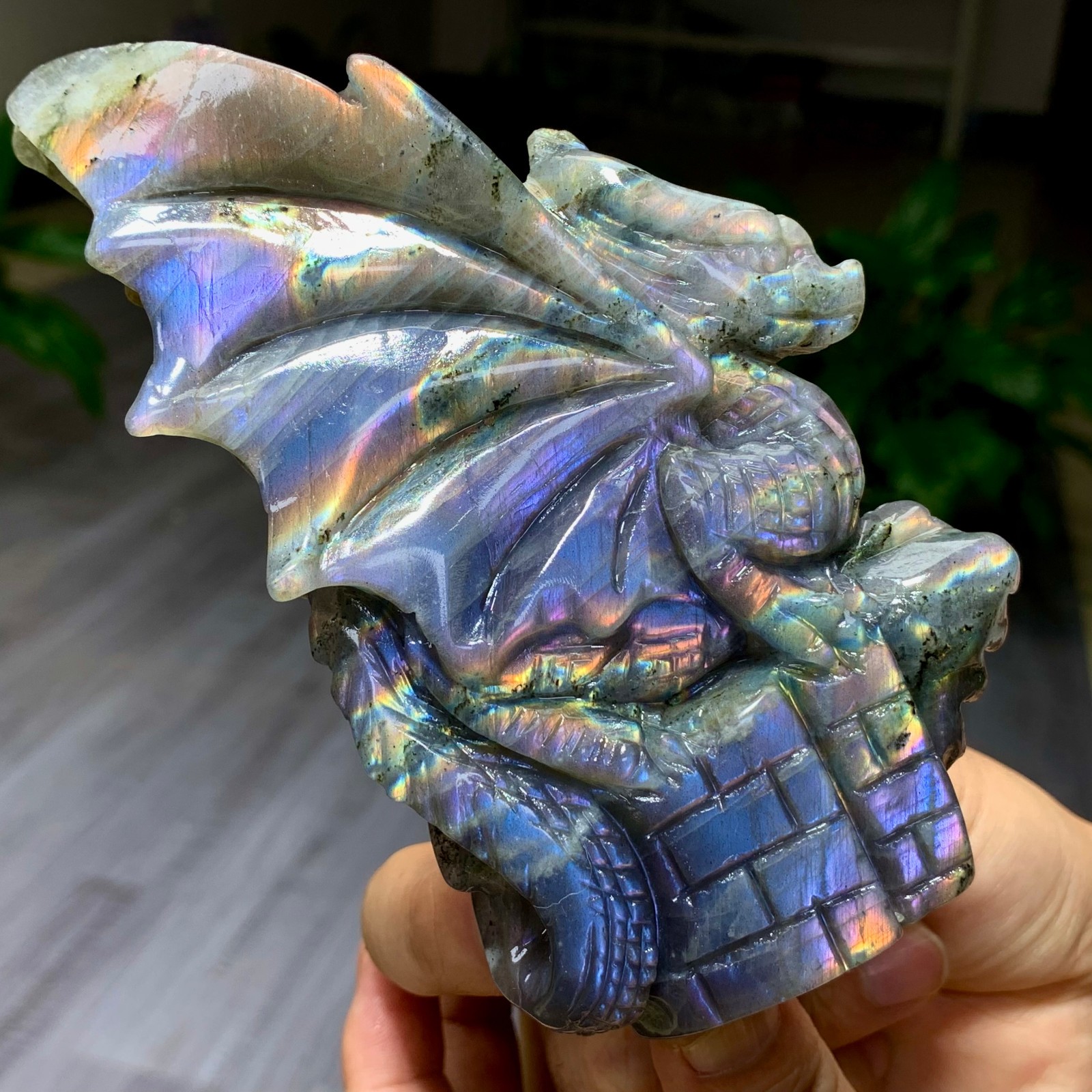 306G Natural Labradorite Quartz Crystal Stone Hand carved Flying dragon