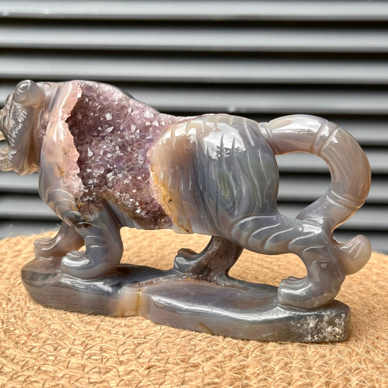 Natural Crystal Tiger Figurine Agate Traditional Stone Art Decor 860 g