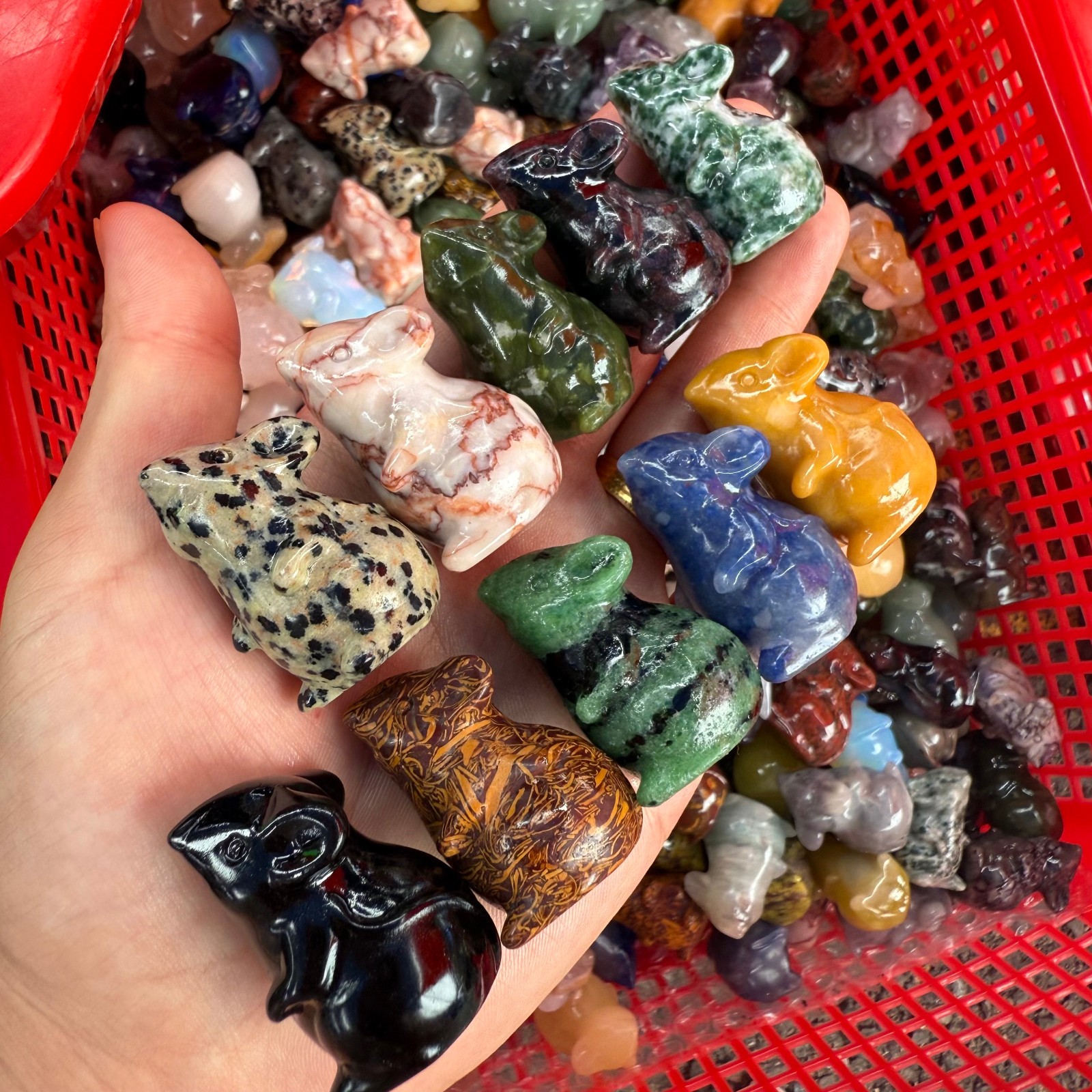 5pc natural Mixing Mouse Hand Carved Crystal Healing Reiki Ornaments Gift random