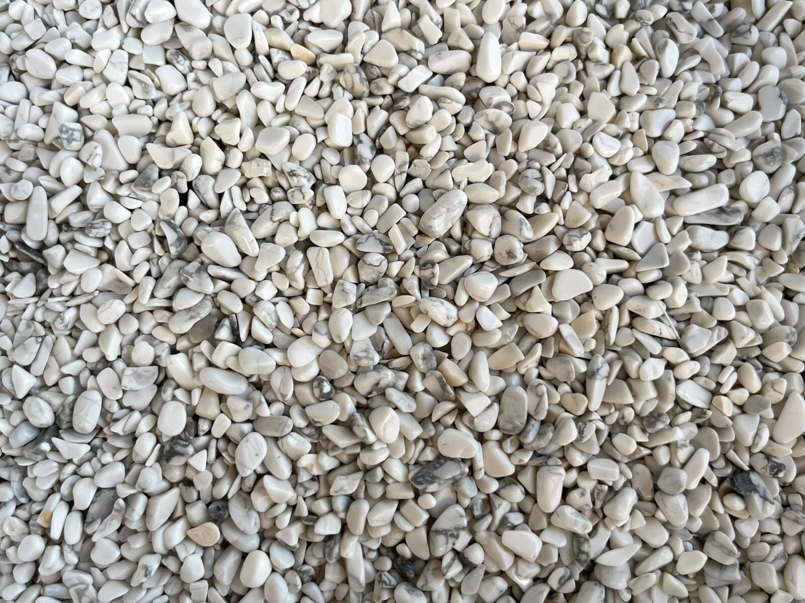 Grade A++ Howlite Semi Tumbled Gemstone Mini Chips 3 – 5 mm, Wholesale Bulk Lot