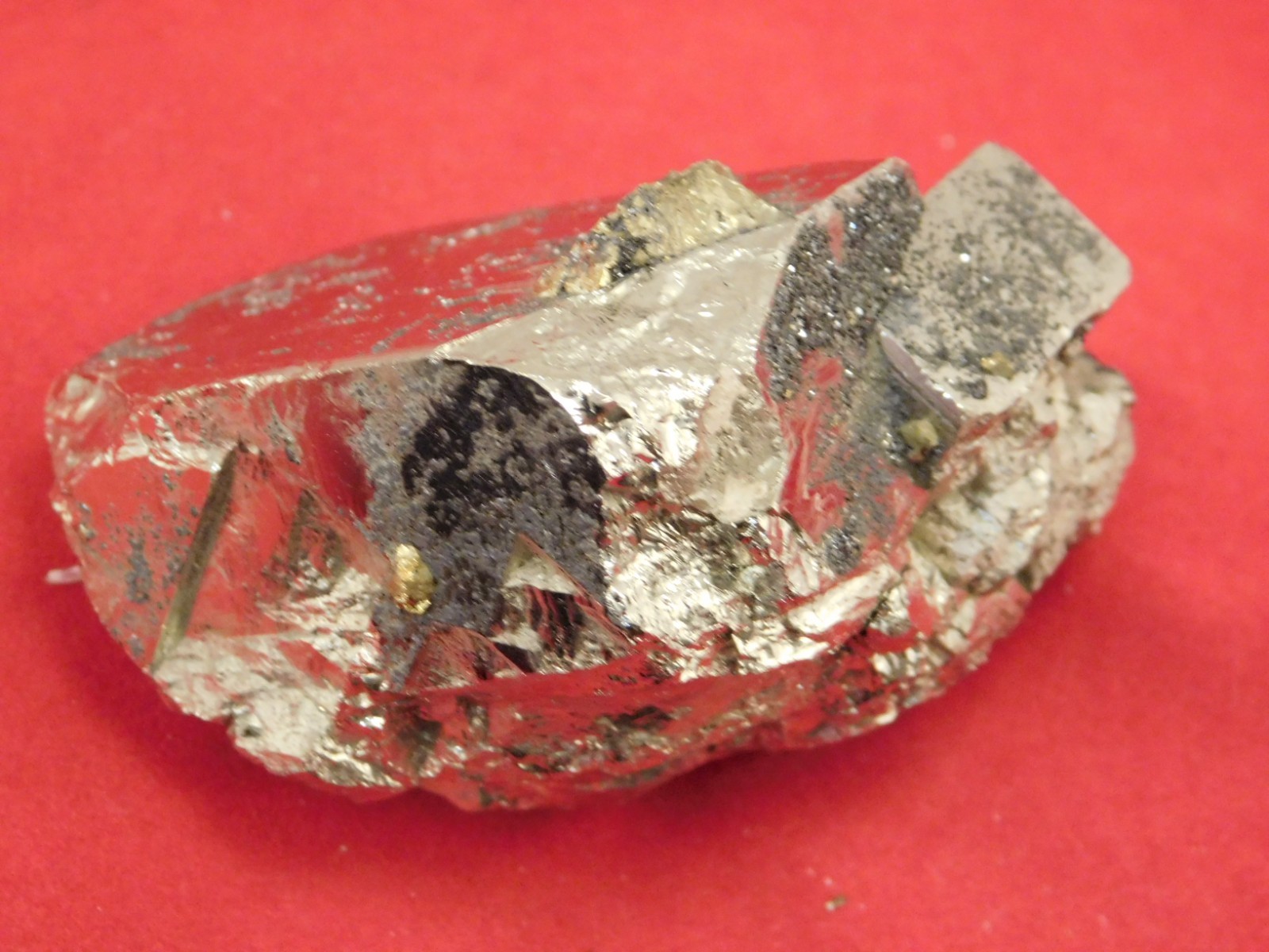 Larger 100% Natural PYRITE CUBE TWIN From Peru 183gr