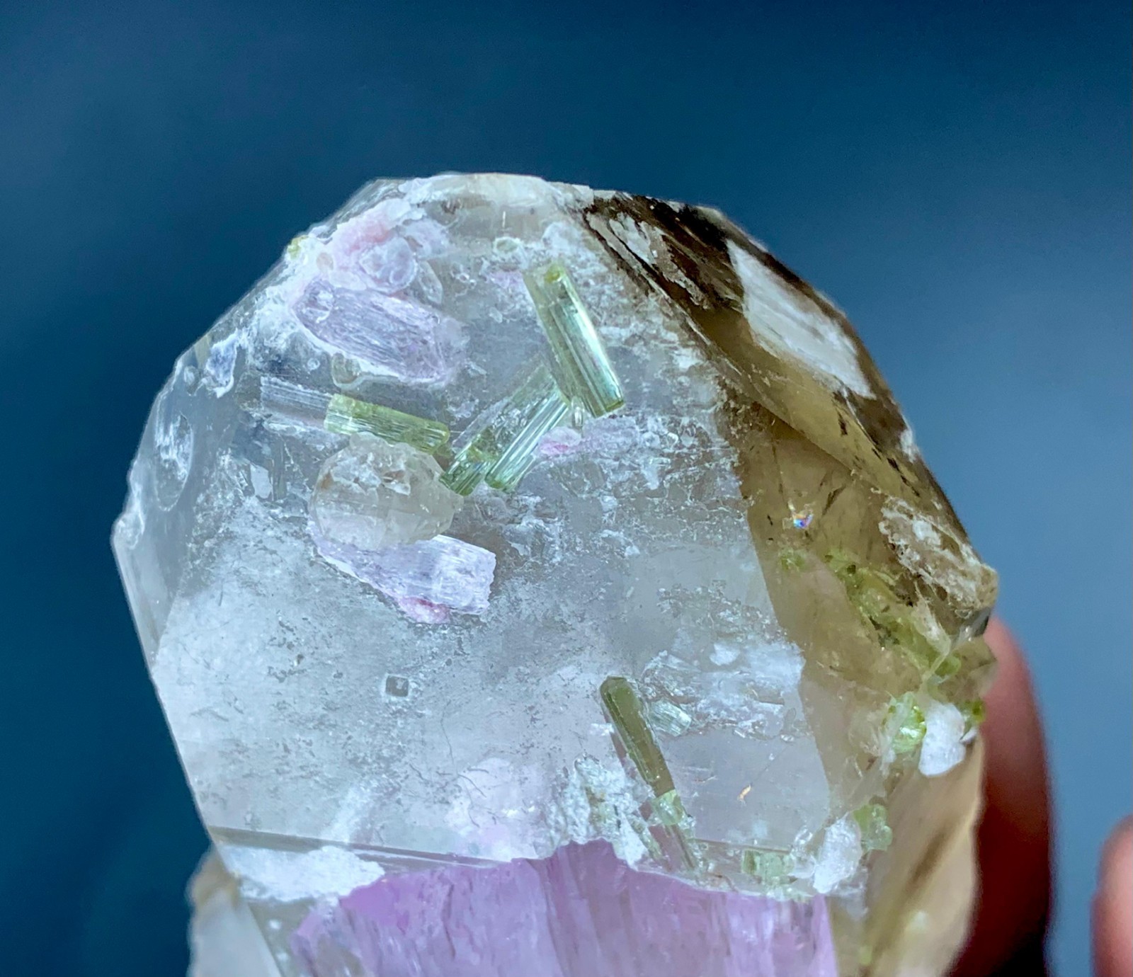 548Cts Pink Kunzite Crystal Combine With Quartz From Afghanistan (58x36x34mm)