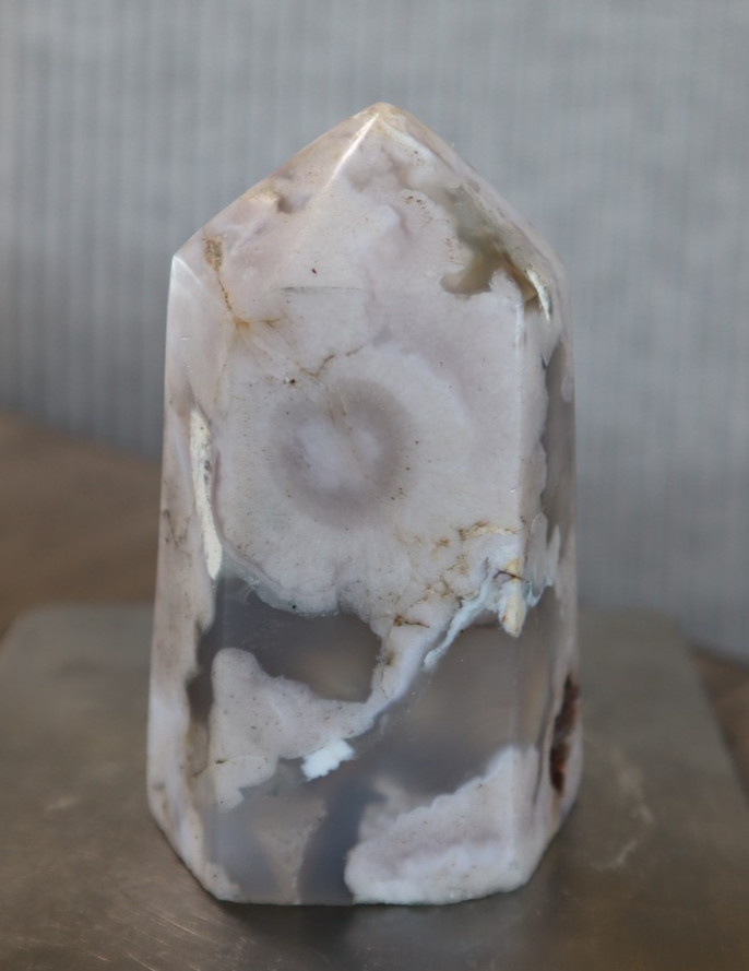 FLOWER AGATE POINT (SHORT AND CHUNKY) 3.15 X 1.98 INCHES TALL/ 238 GRAMS
