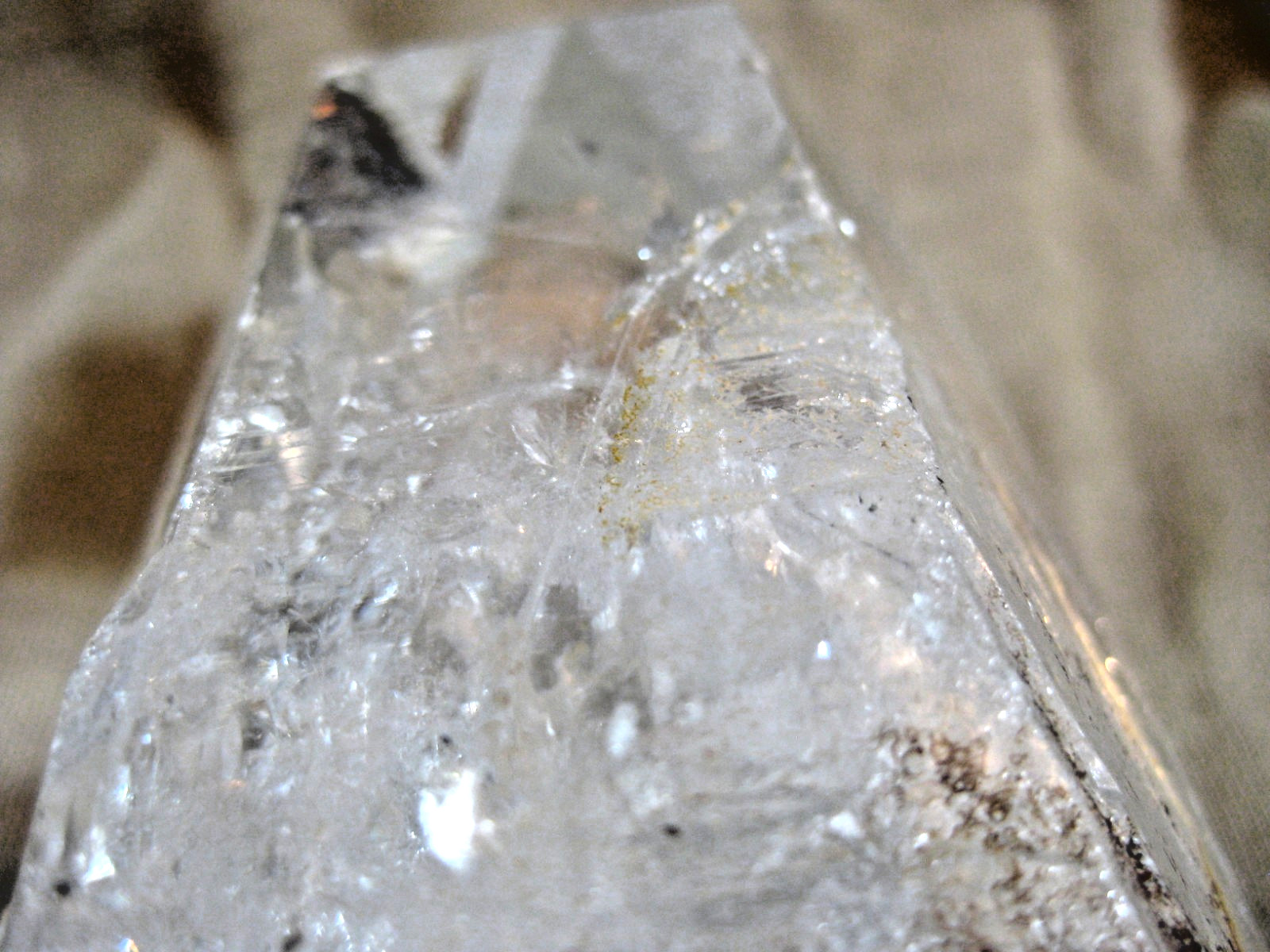Fenster Quartz Point with Numerous Windows Clear Top 440 g 110 mm