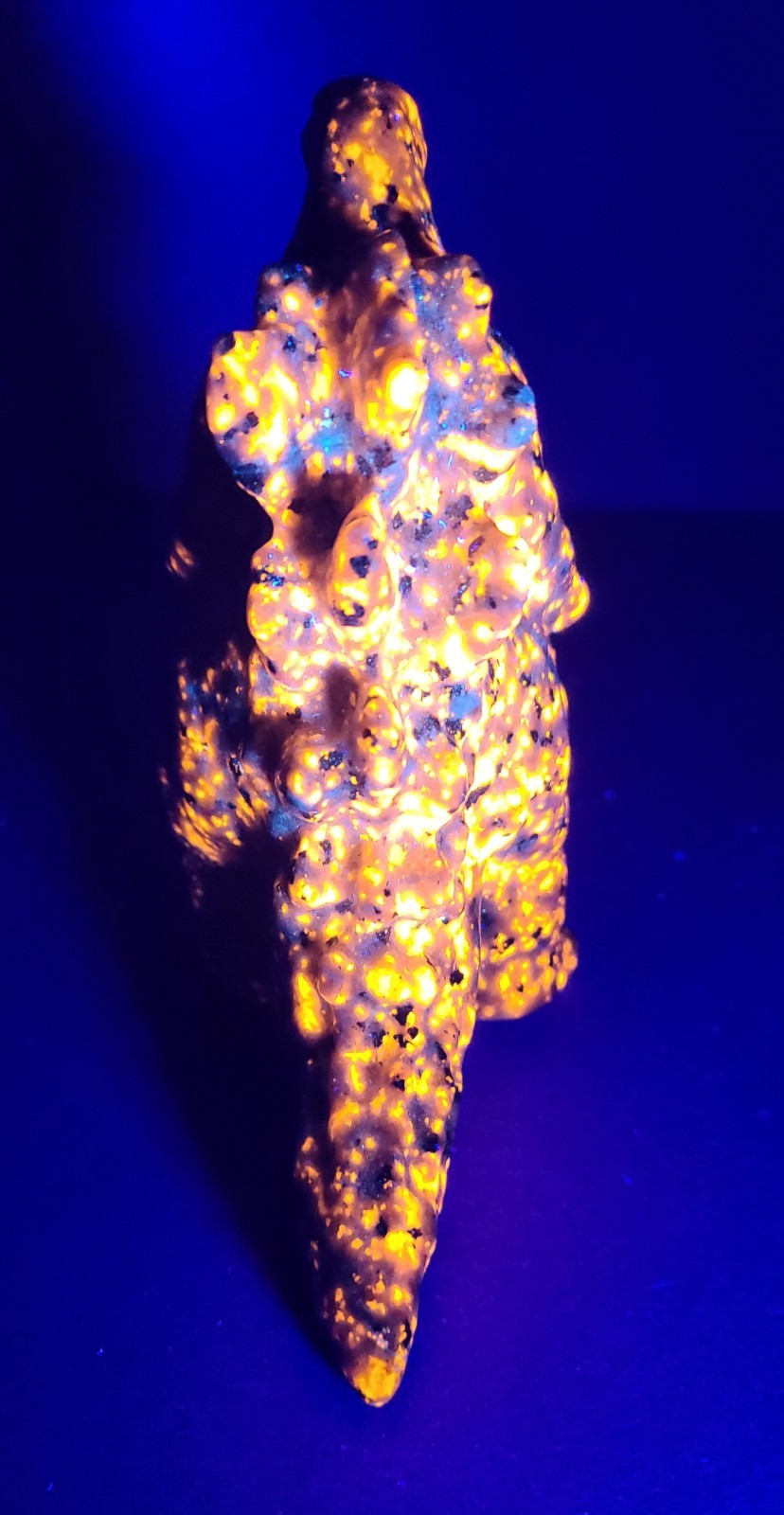 4.6″ 364g Awesome UV Reactive Yooperlite Godzilla Crystal Stone Carving Statue