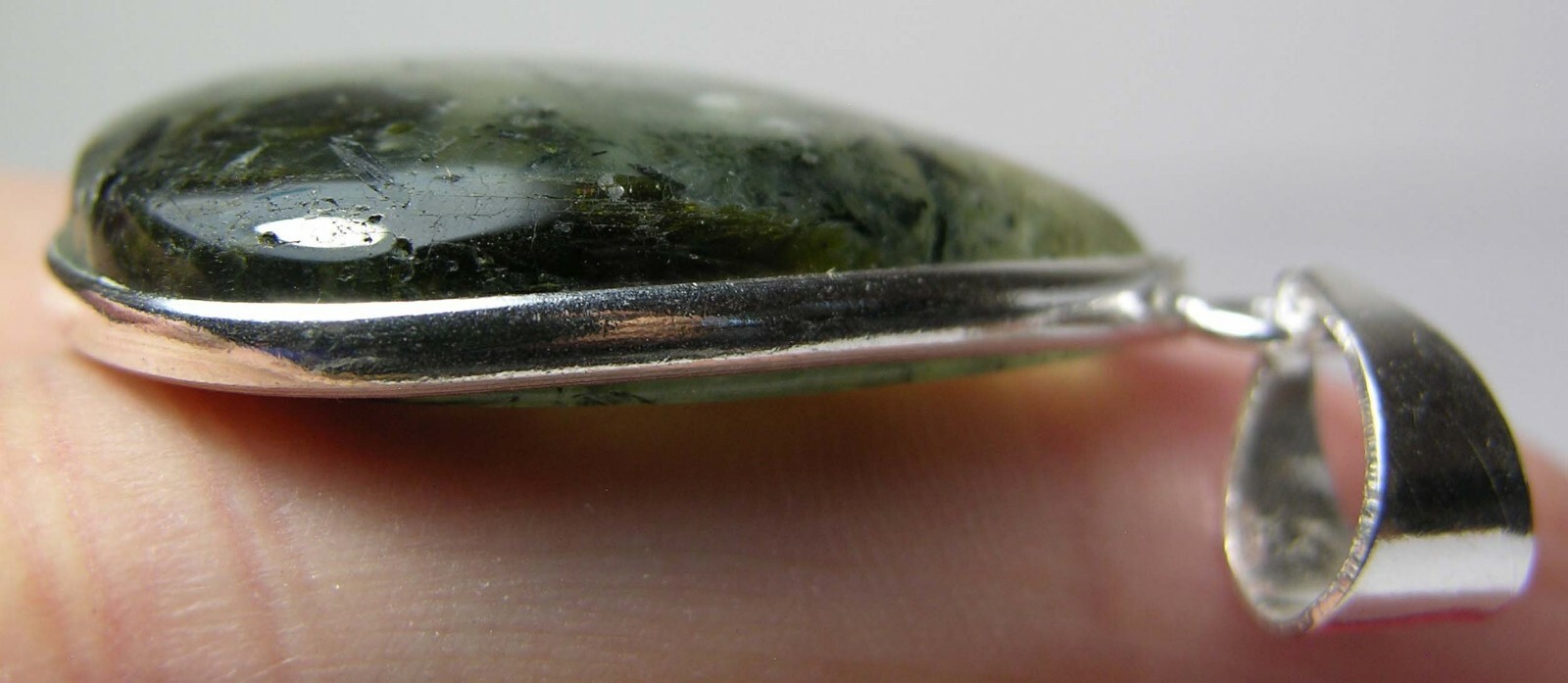 #5 India 100% Natural 47.80ct Tourmaline Prehnite Cabochon Pendant 9.50g 31mm
