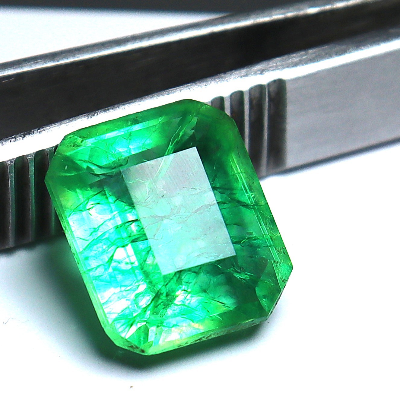 AAA+ Radiant Cut Loose Gemstone Emerald 9-10 Ct Columbian Certified