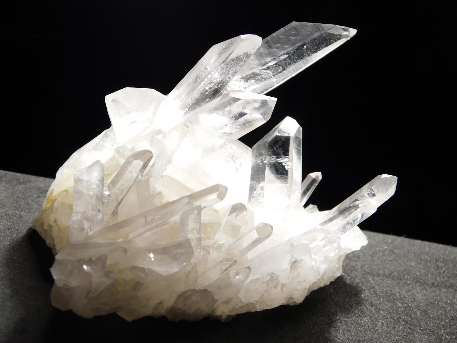 SUPER! TRANSLUCENT Quartz Crystal Cluster Collier Creek ARKANSAS 130gr