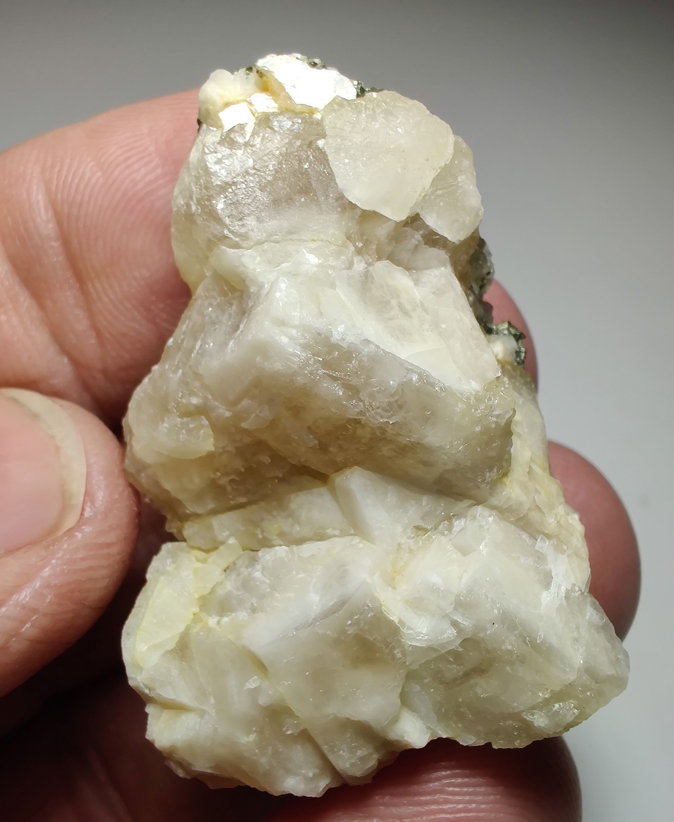 Chalcopyrite and Calcite crystals. Missouri. 26 grams.