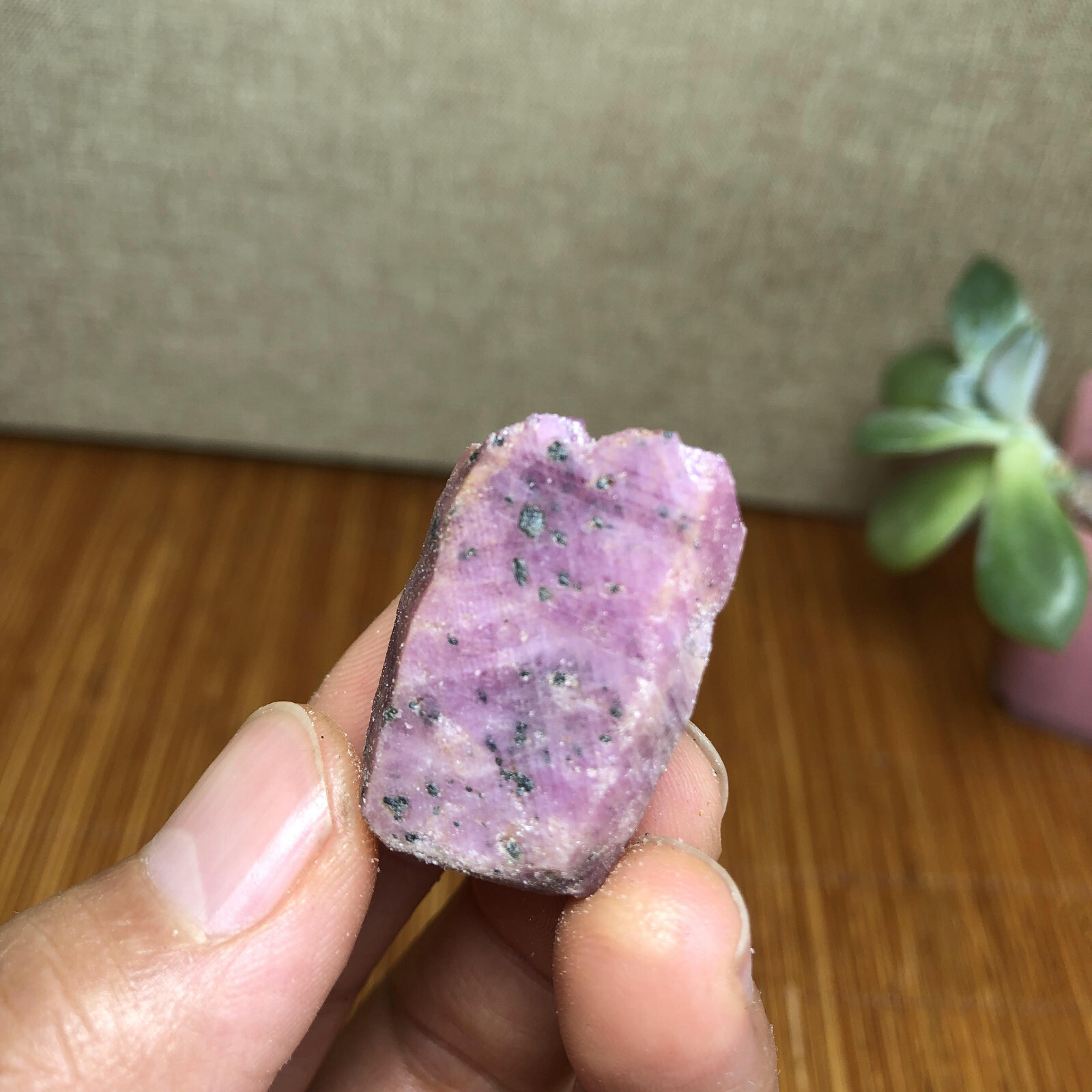 30mm Rare Natural Red corundum gemstone Unheated original specimens 18g A2212