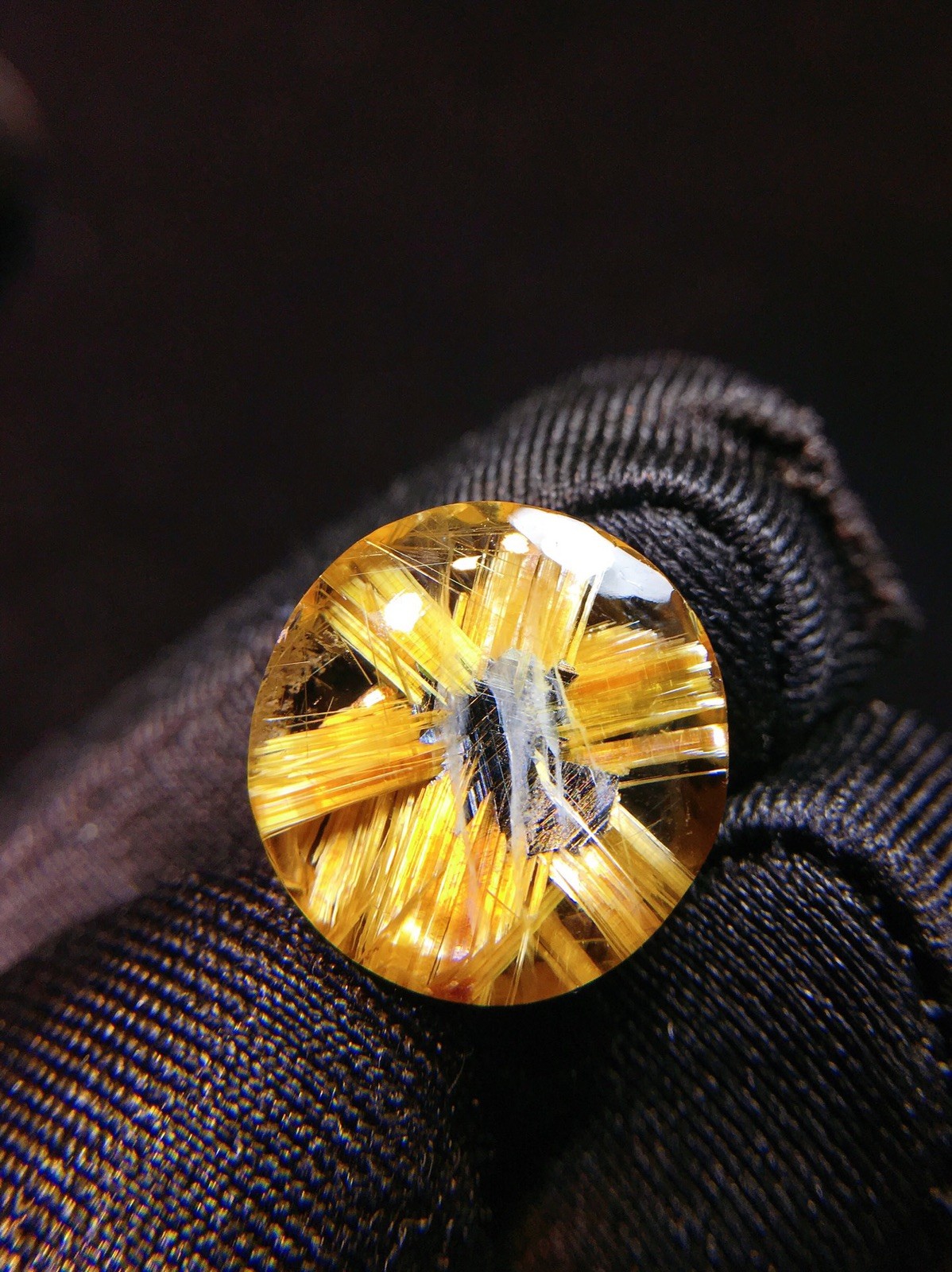 Natural titanium crystal cross-hatch pattern round bezel stone pendant