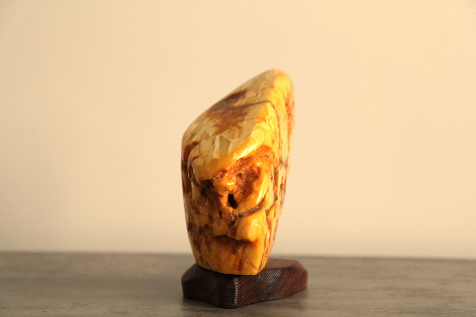 HUGE Baltic butterscotch Amber – 1025 G – Exceptional specimen with TIGER LINES