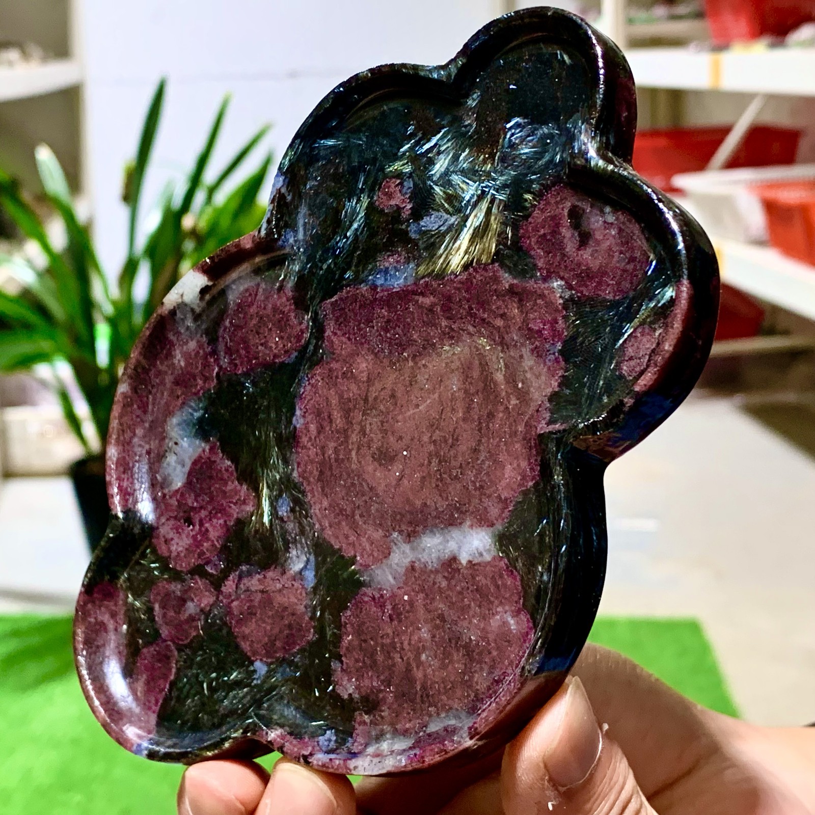 295G Natural fireworks red garnet cloud crystal quartz mineral specimen