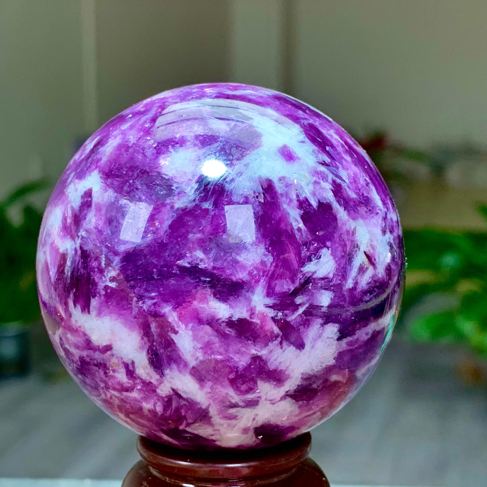310G Natural Beautiful Purple Lithium Mica Crystal Spherical Mineral Sample