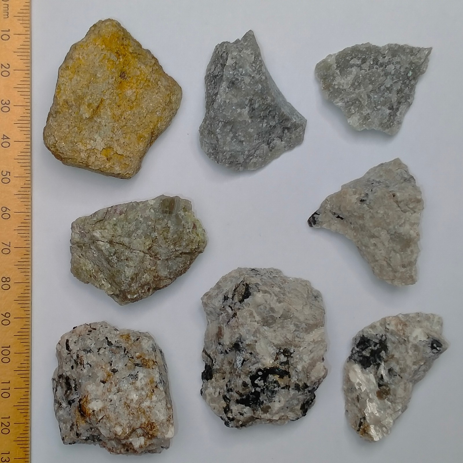 Fluorescent Sodalite & Scapolite minerals glowing flame stones lot Canada 0.21kg
