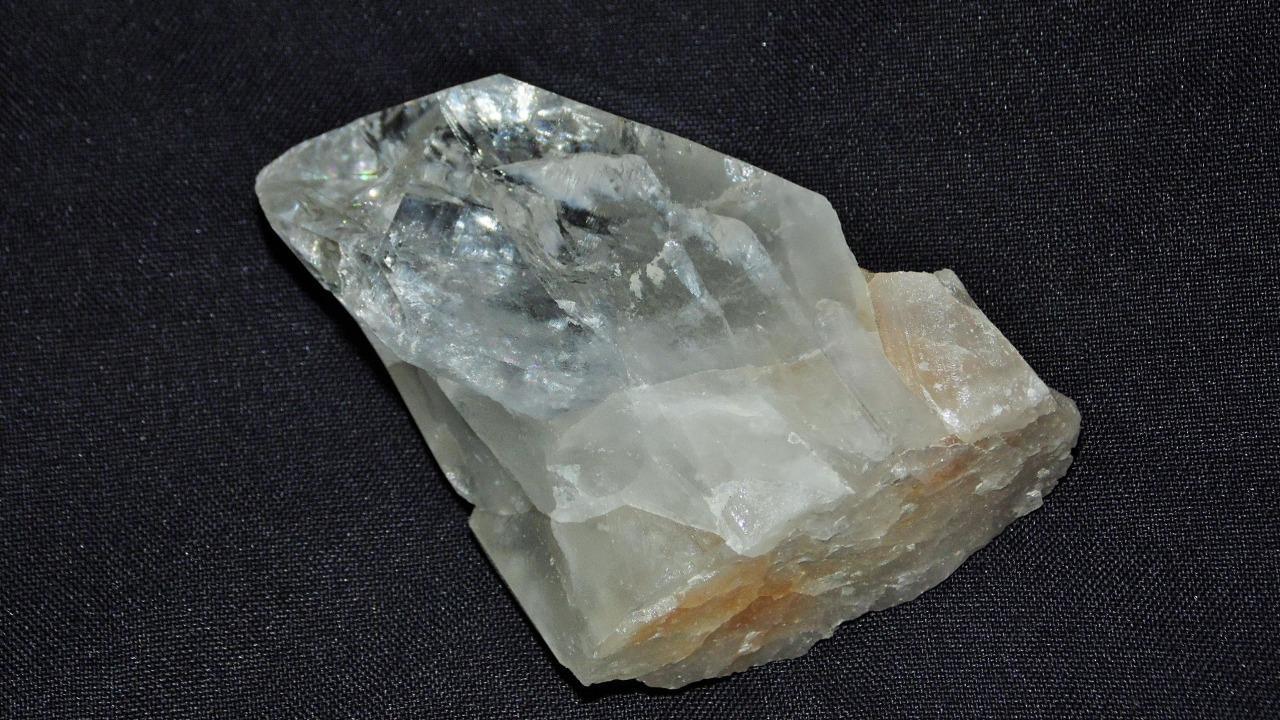 NATURAL CLEAR POINT QUARTZ WHITE RAW STONE EXCELLENT TONE & VIBRATION