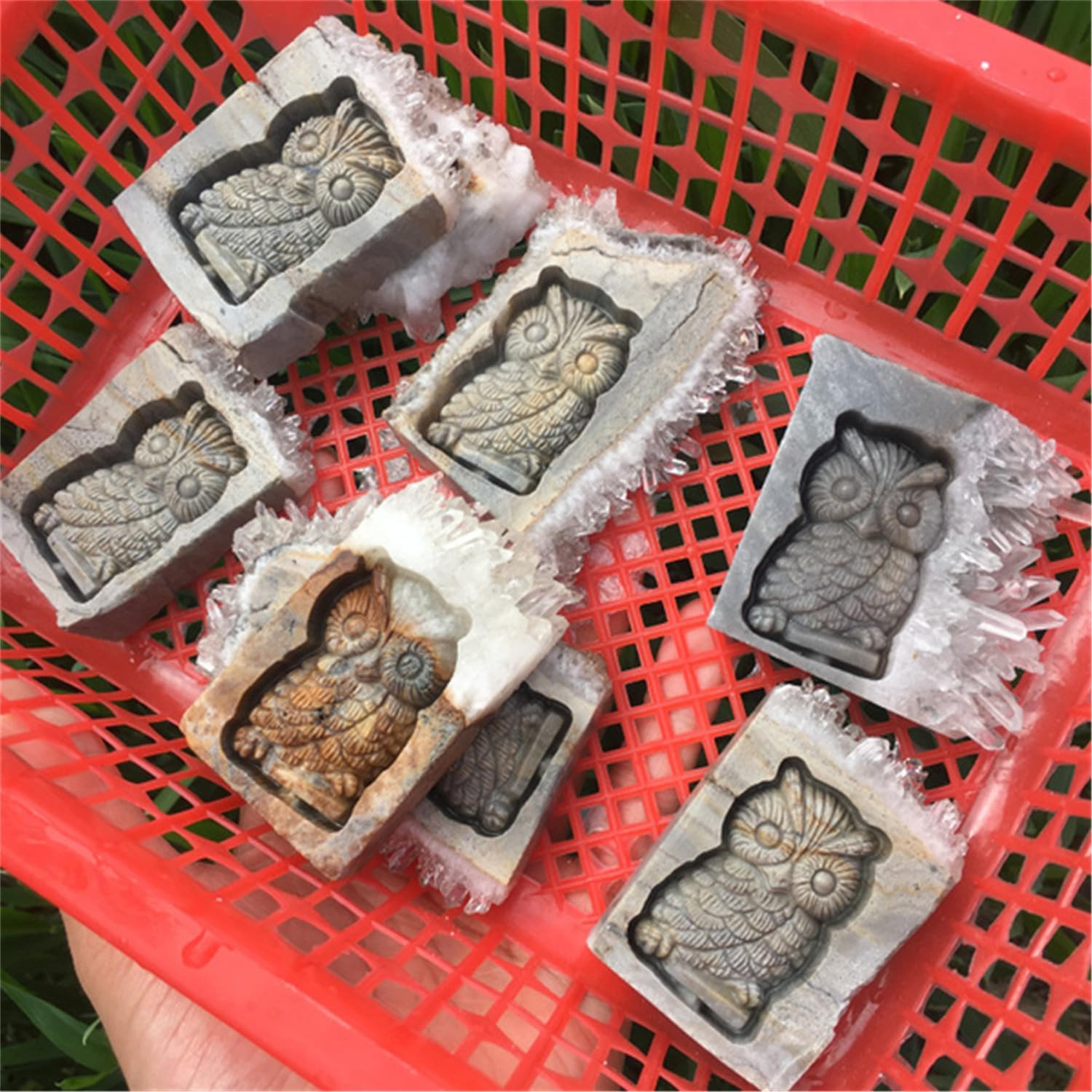Self-Standing Natural Clear Irregular Cluster Owl Crystal Statue Quartz Sculptur