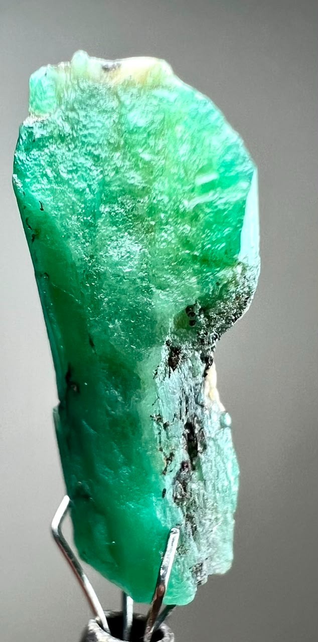 10CT, Natural Top Green Emerald Long Crystal From Panjshir Afghanistan
