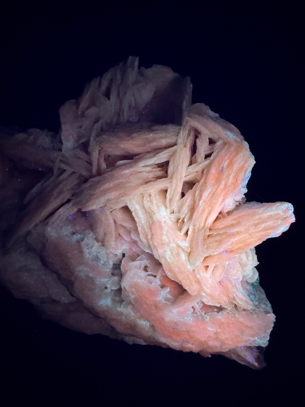 6672 Lovely White Petal Calcite with Pink UV Hu Bei 654g