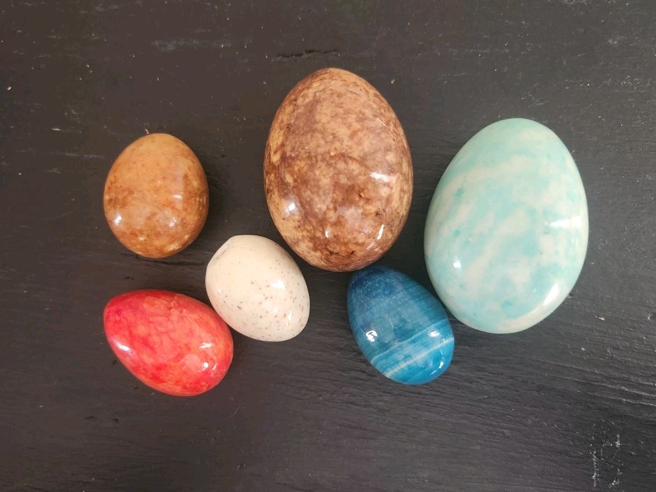 Group of 6 Stone / Ceramic Decorative Eggs – 1 Made in Italy