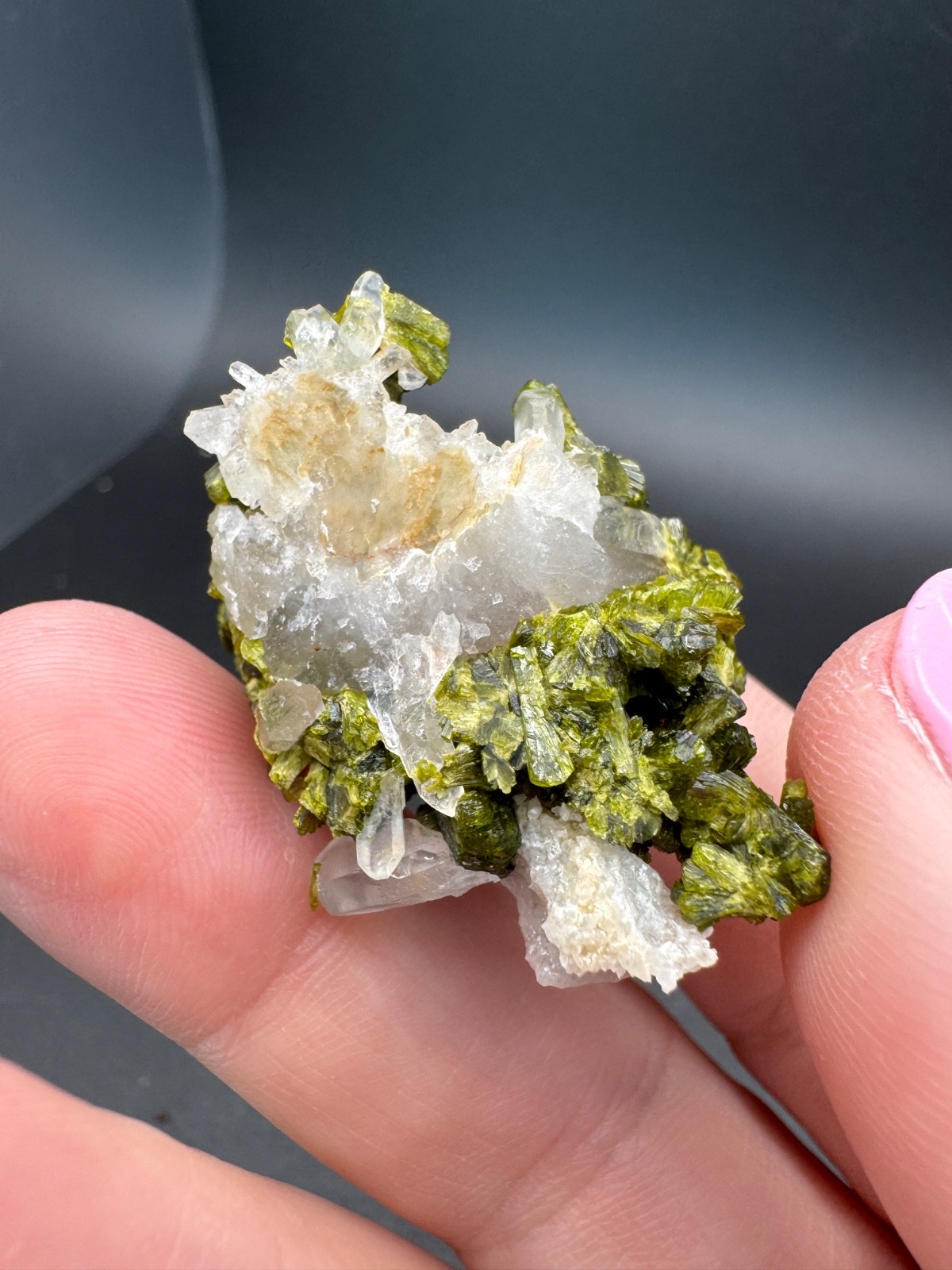 6804 High Quality Gemmy and Bright Green Epidote on Quartz in Perky 15g Morocco