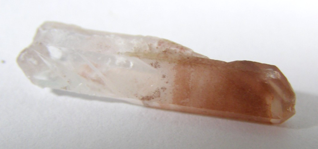 VERY SMALL NATURAL LITHIUM QUARTZ CRYSTAL POINT 2.1 x 0.5 x 0.5 cms 0.96 gm #F