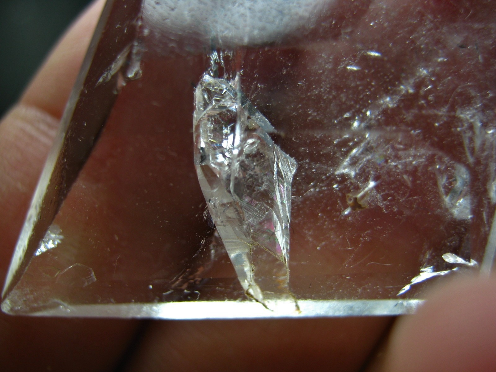 95 cts. PENETRATOR CRYSTAL INSIDE ITS QUARTZ MOM GEMSTONE , WHAT? YES! RM 155