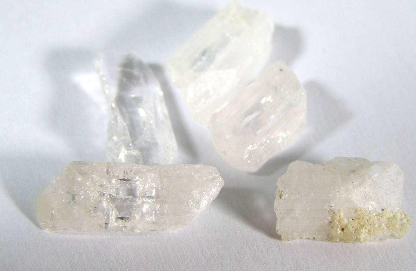 5 SMALL NATURAL DANBURITE CRYSTAL PIECES 1.6 to 1.8 cm 6.05 gm – #C