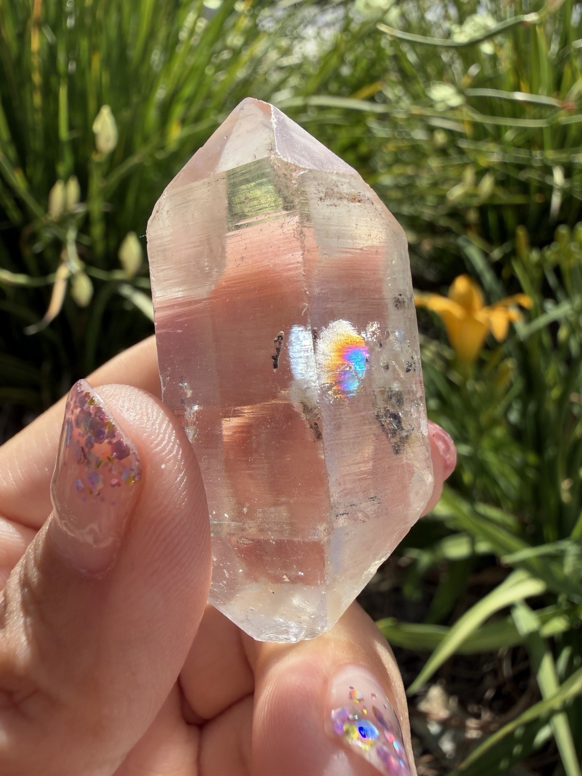 Natural Enhydro Quartz w/ Moving Bubble &/or Carbon/Black Inclusions,A439