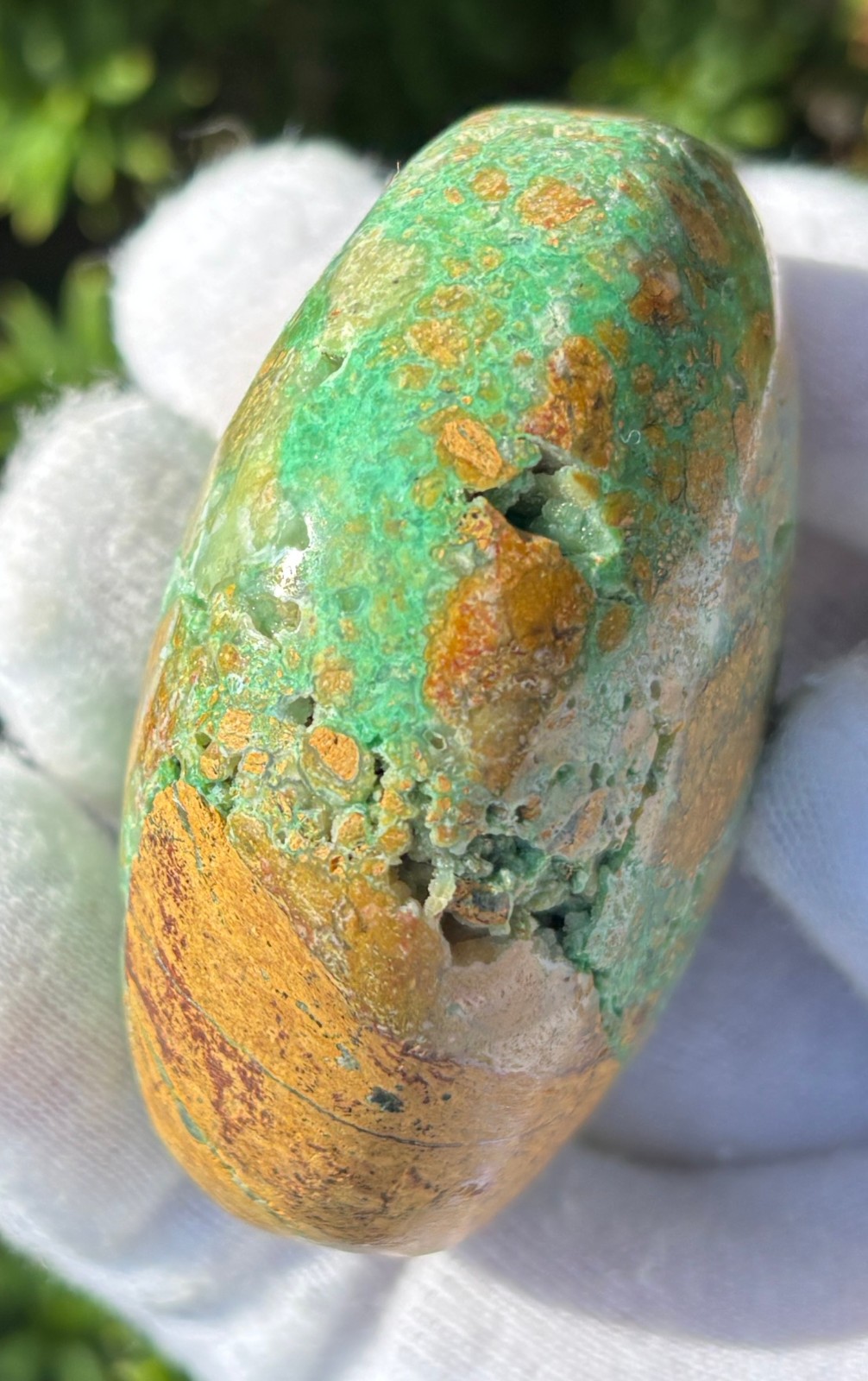 USA SALE 96g GREEN SMITHSONITE TEXTURED PALM STONE PALMSTONE
