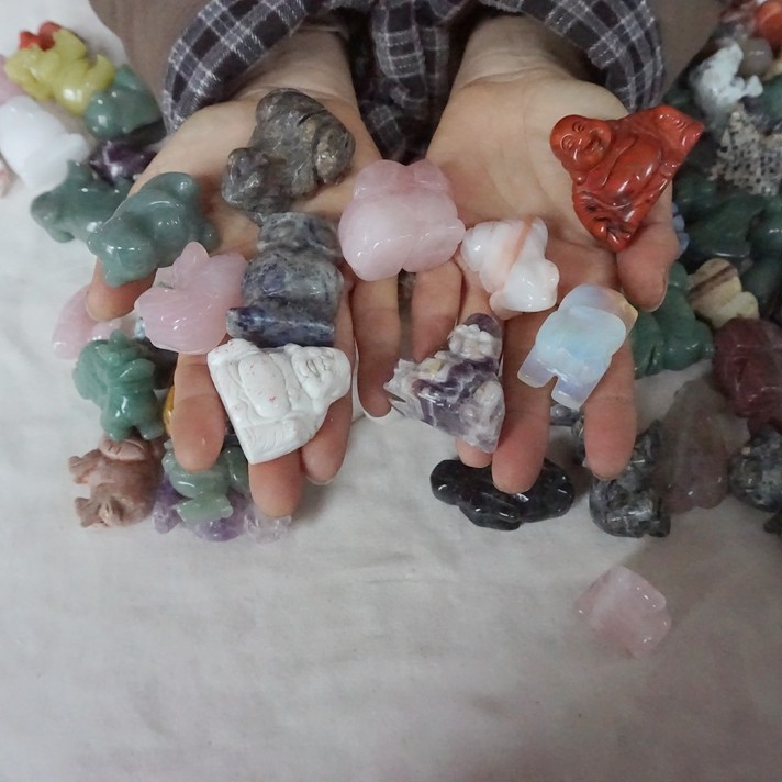 11LB 95Pcs Quartz Crystal Jasper Skull Fgurines Mixed Gem Stone Carvings Healing