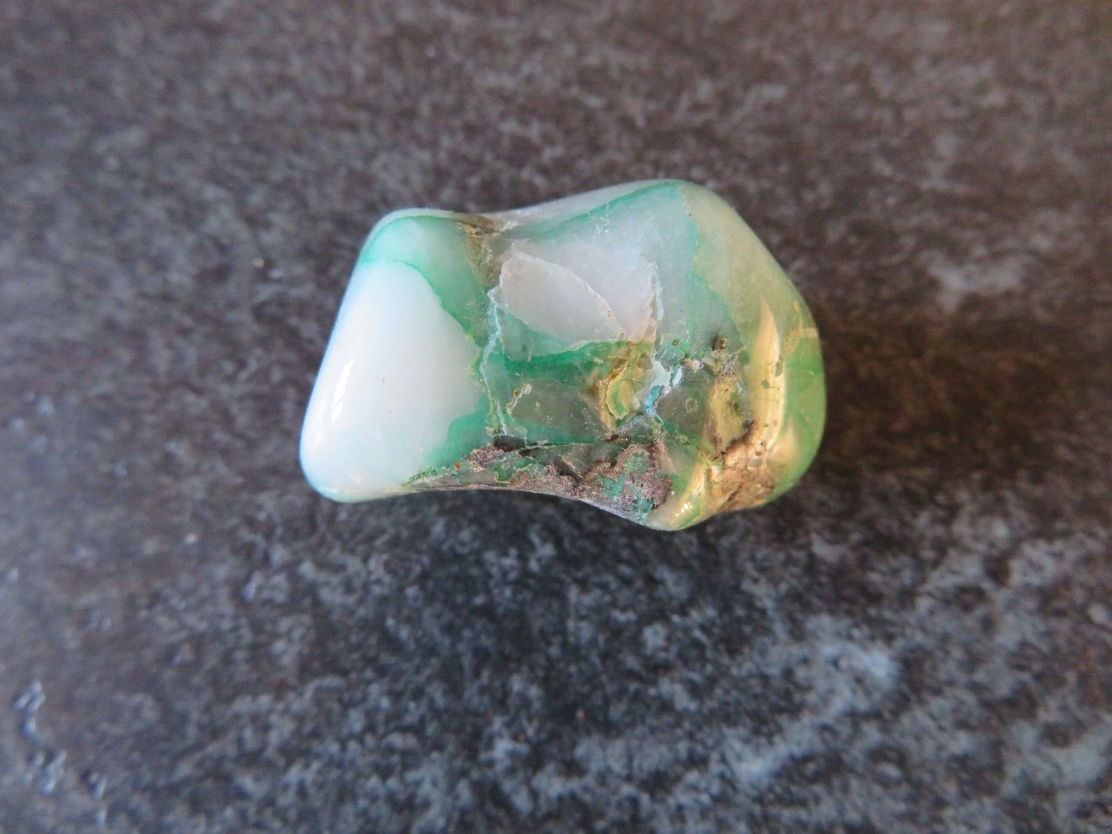 RARE DIOPTASE IN QUARTZ (17.0 grams / 29 mm) TUMBLESTONE (C9) MESSINA MINE, SA