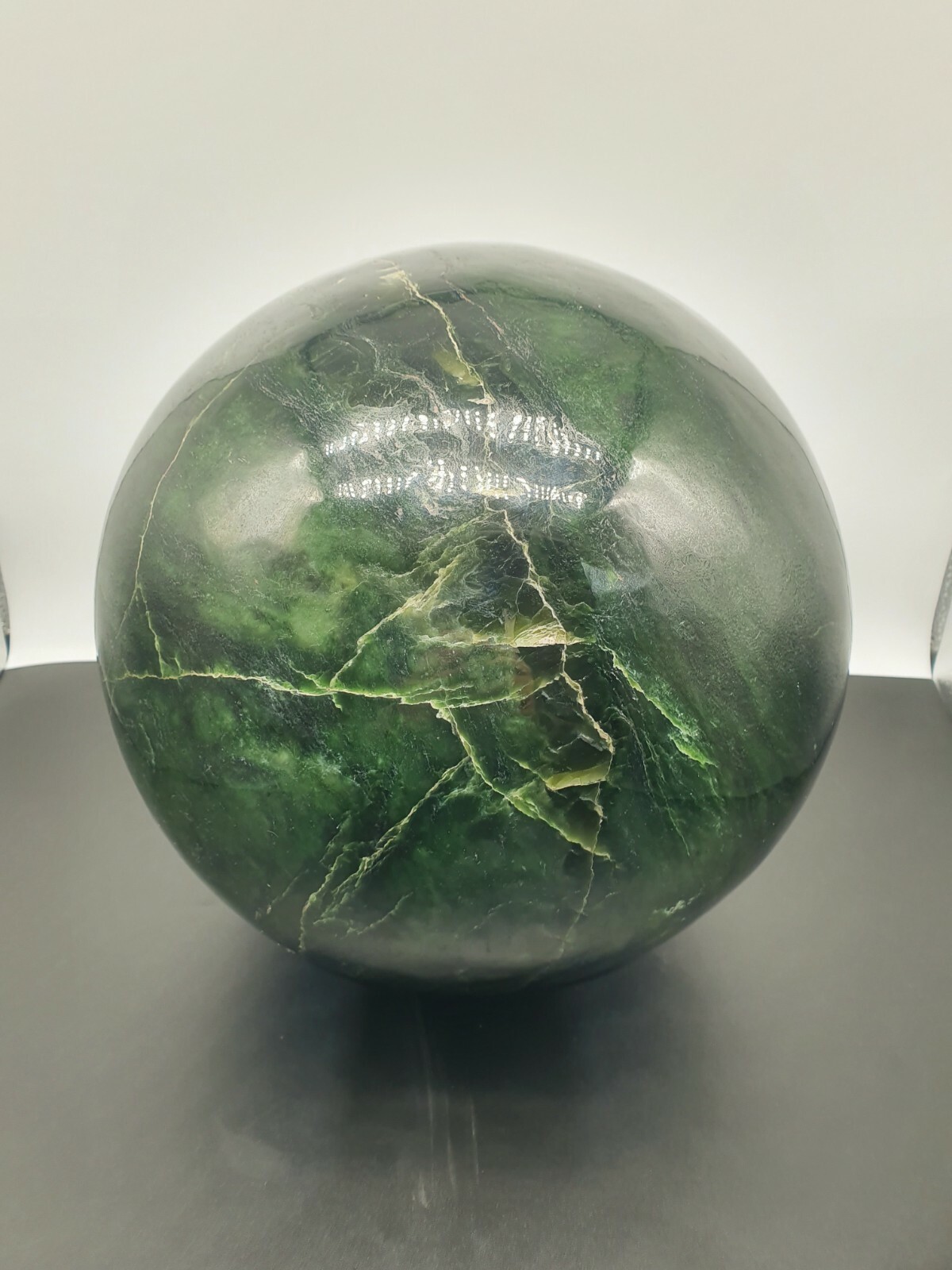 Nephrit Jade XXL Jumbo Ball 91.9lbs 11 13/16in Ø AAA Quality Interior Design