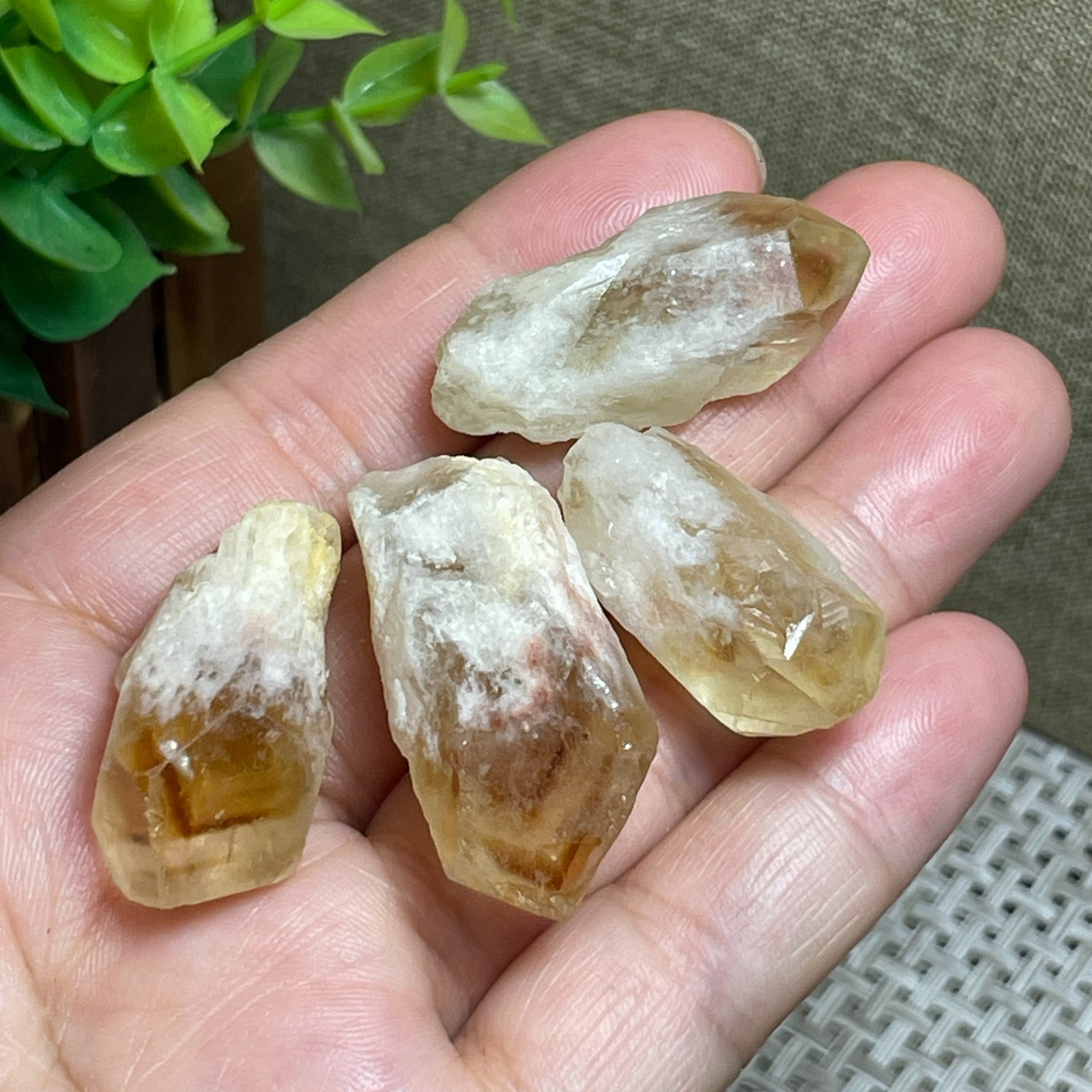 yellow stone point Crystal Rough Specimen Madagascar 44g E6427