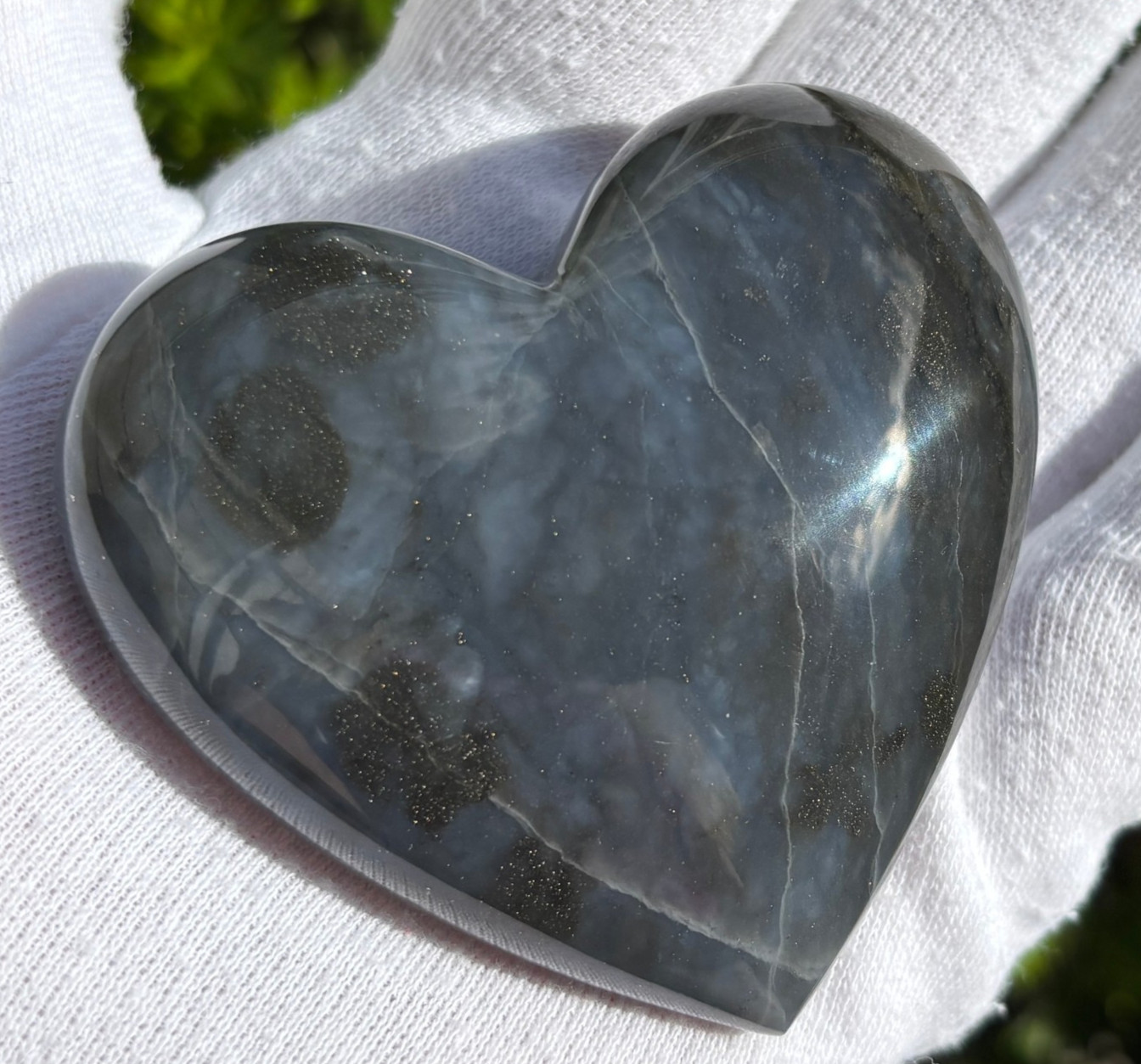 131g 2.37″ PURPLE (Dark Medium Blue) CHALCEDONY HEART PALMSTONE PALM STONE LARGE