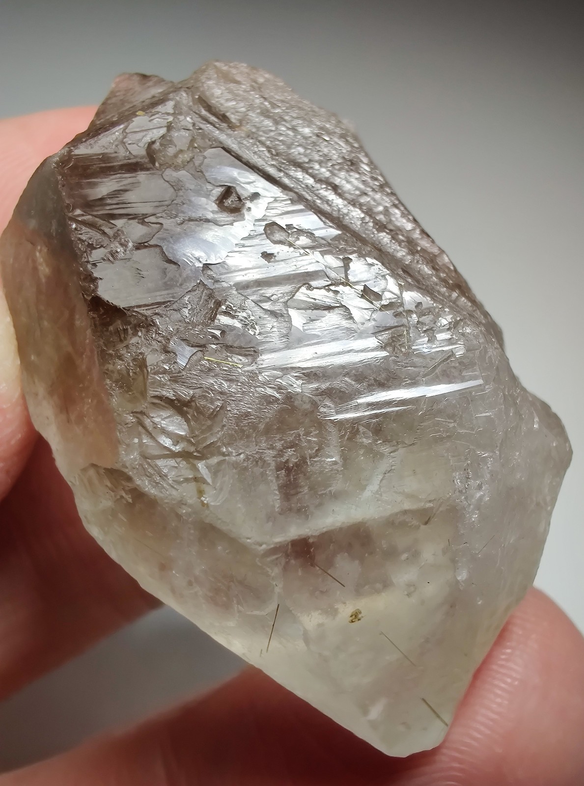Terminated Quartz crystal with golden Rutile inclusions. Brazil. 35 grams.