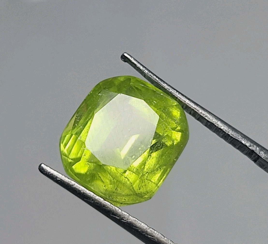 5.5 Ct Aesthetic Natural Peridot Gemstone – Nice Deep Color – Cushion Cut