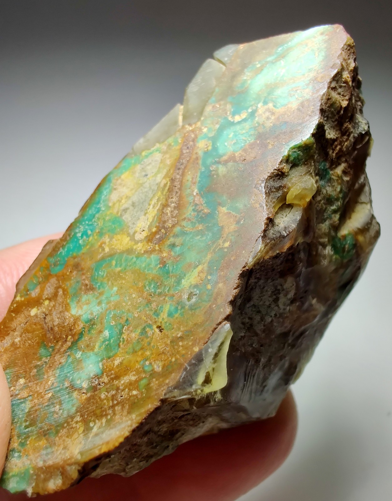 Peruvian Opal, great colors, beautiful specimen. Peru. 54 grams.