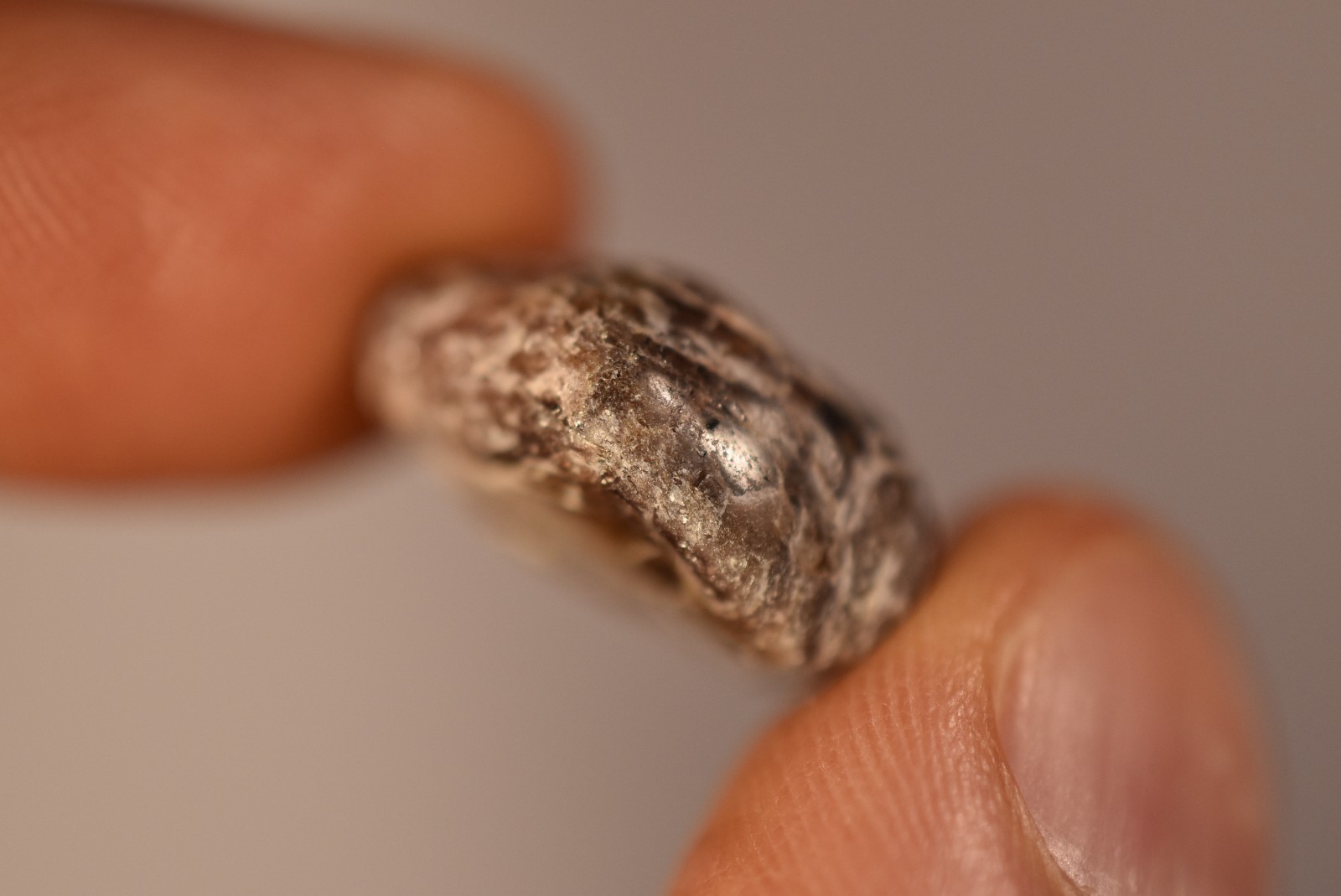 *AUSTRALIAN* ZIRCON Tumbled Stone 2cm 12g Natural Stone Harts Range