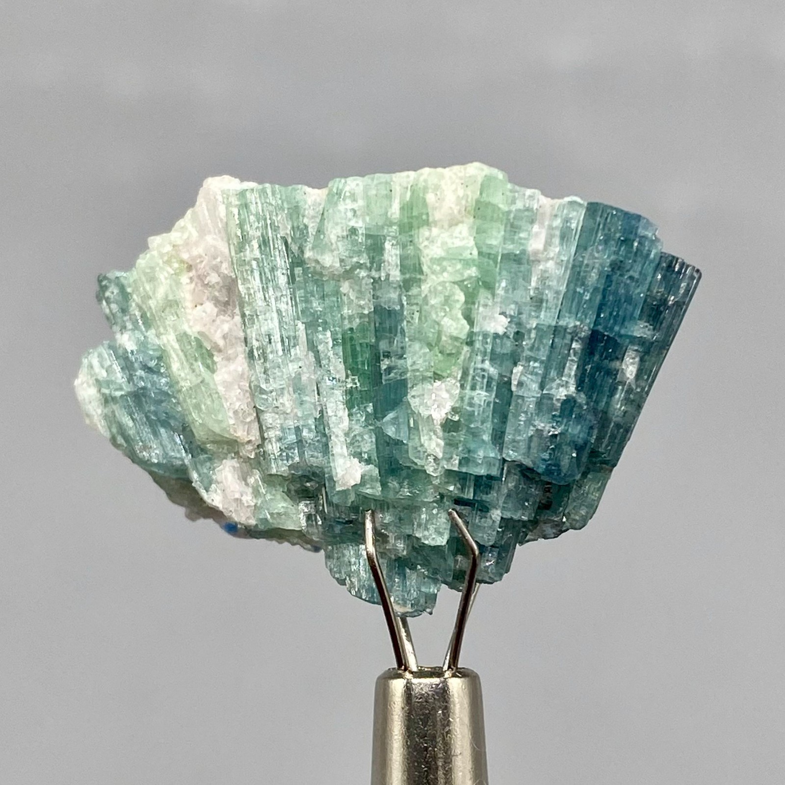 Tourmaline on Matrix, ( 43 caratss) 28x20x17mm