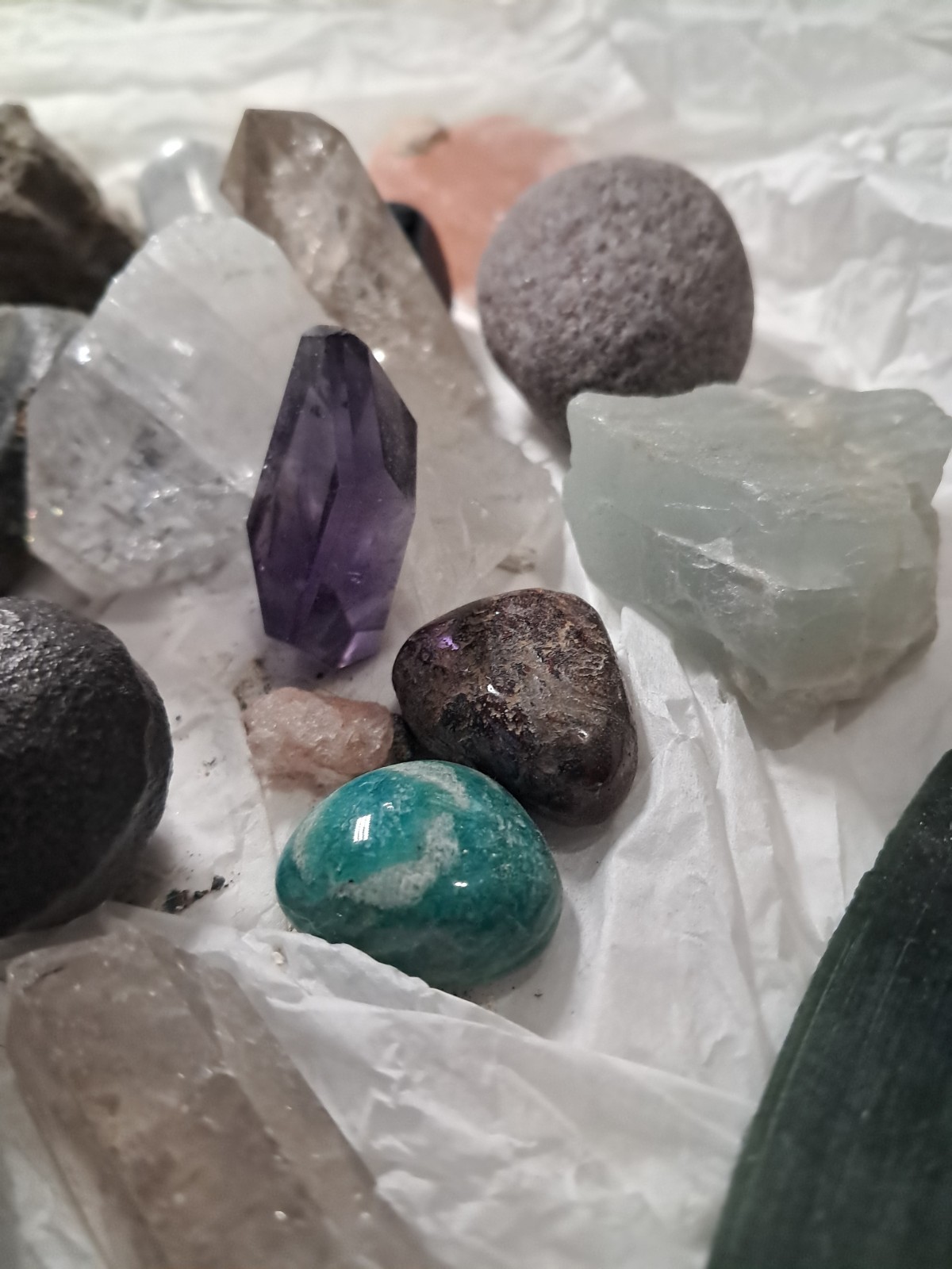 Mixed Lot of Assorted Crystals/ Rough & Tumbled Stones 2.7 lbs